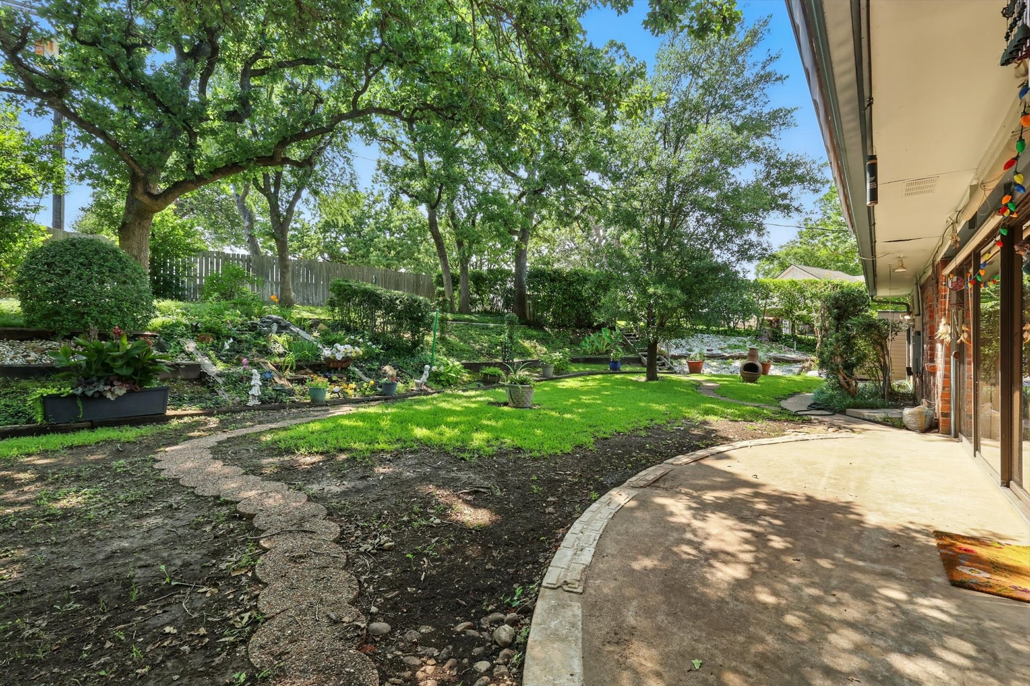 912 Live Oak Lane Arlington TX 76012