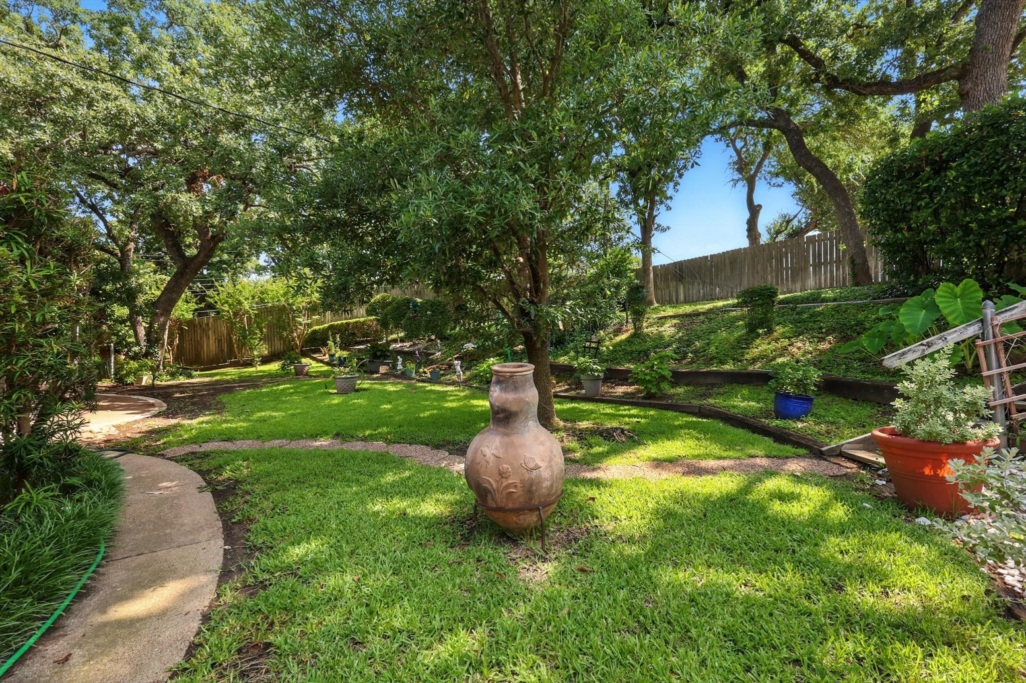 912 Live Oak Lane Arlington TX 76012