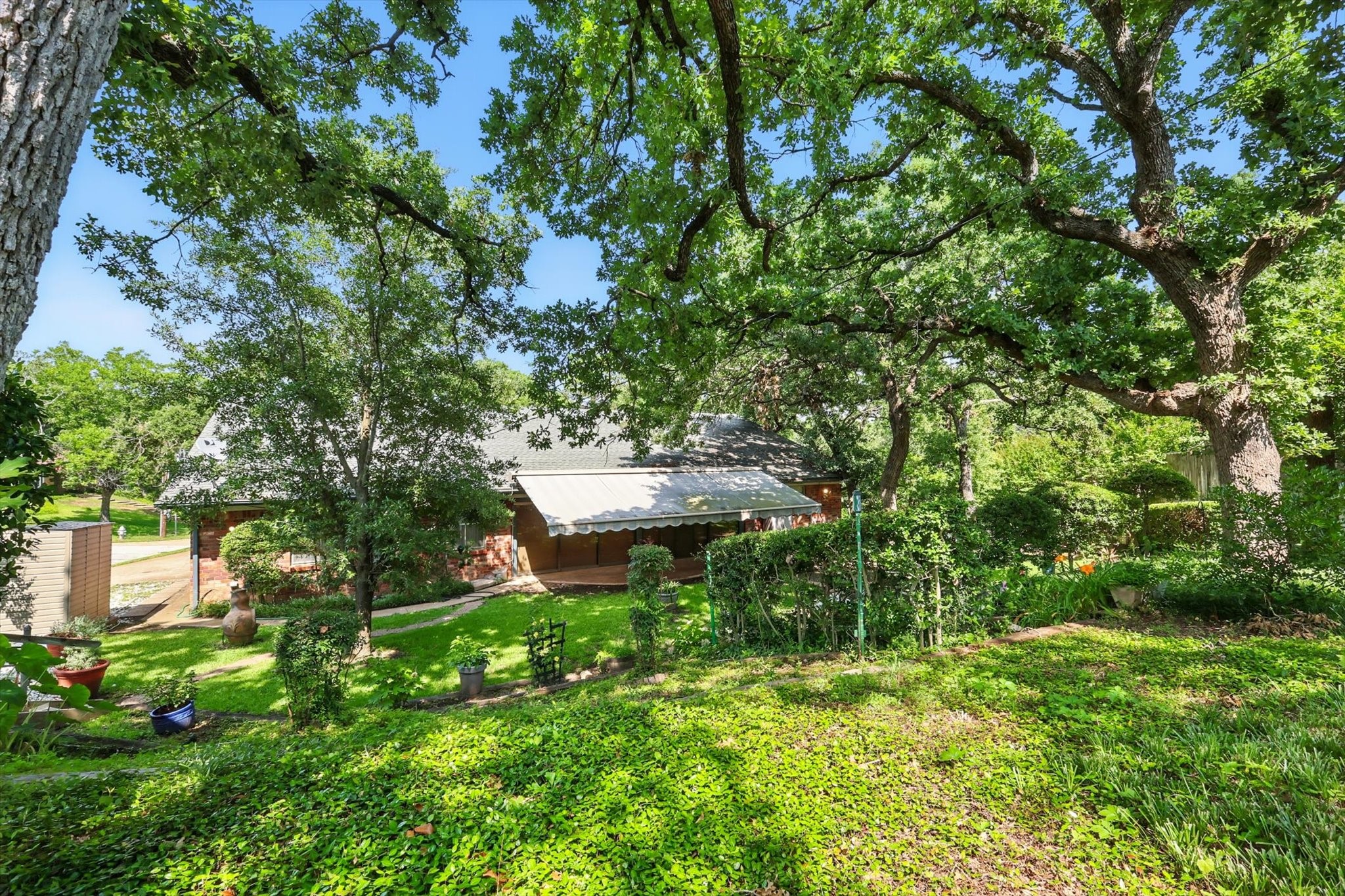 912 Live Oak Lane Arlington TX 76012