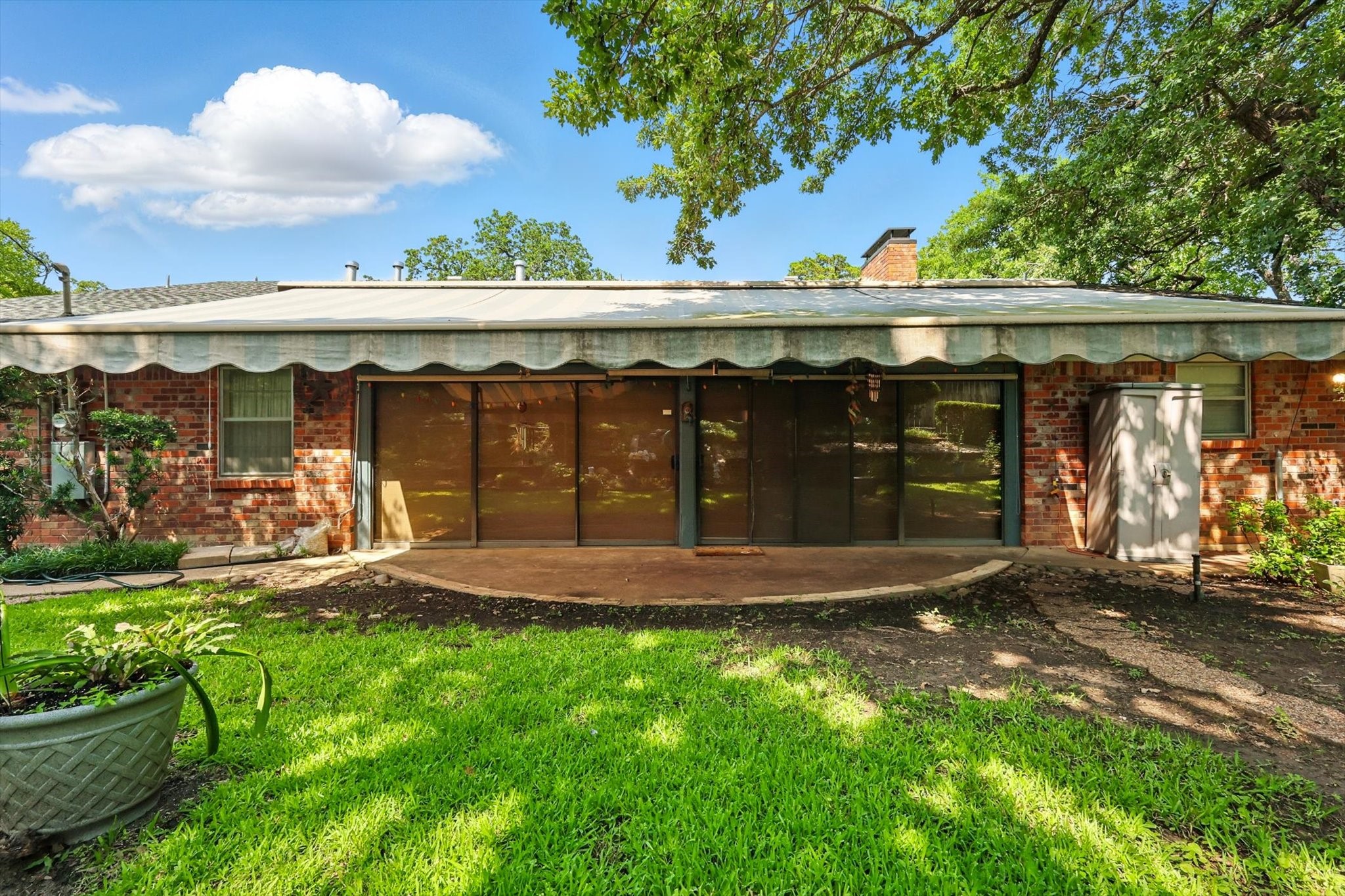 912 Live Oak Lane Arlington TX 76012