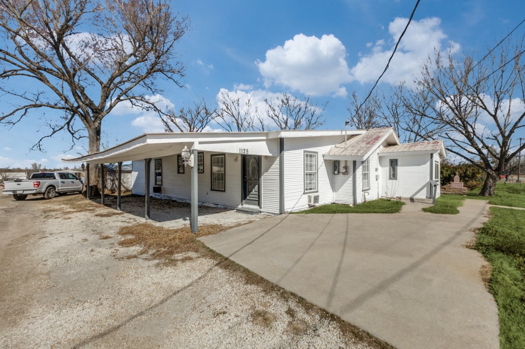 1125 E Palestine Street Mexia TX 76667