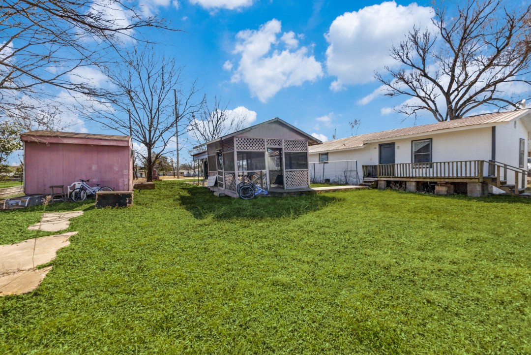 1125 E Palestine Street Mexia TX 76667