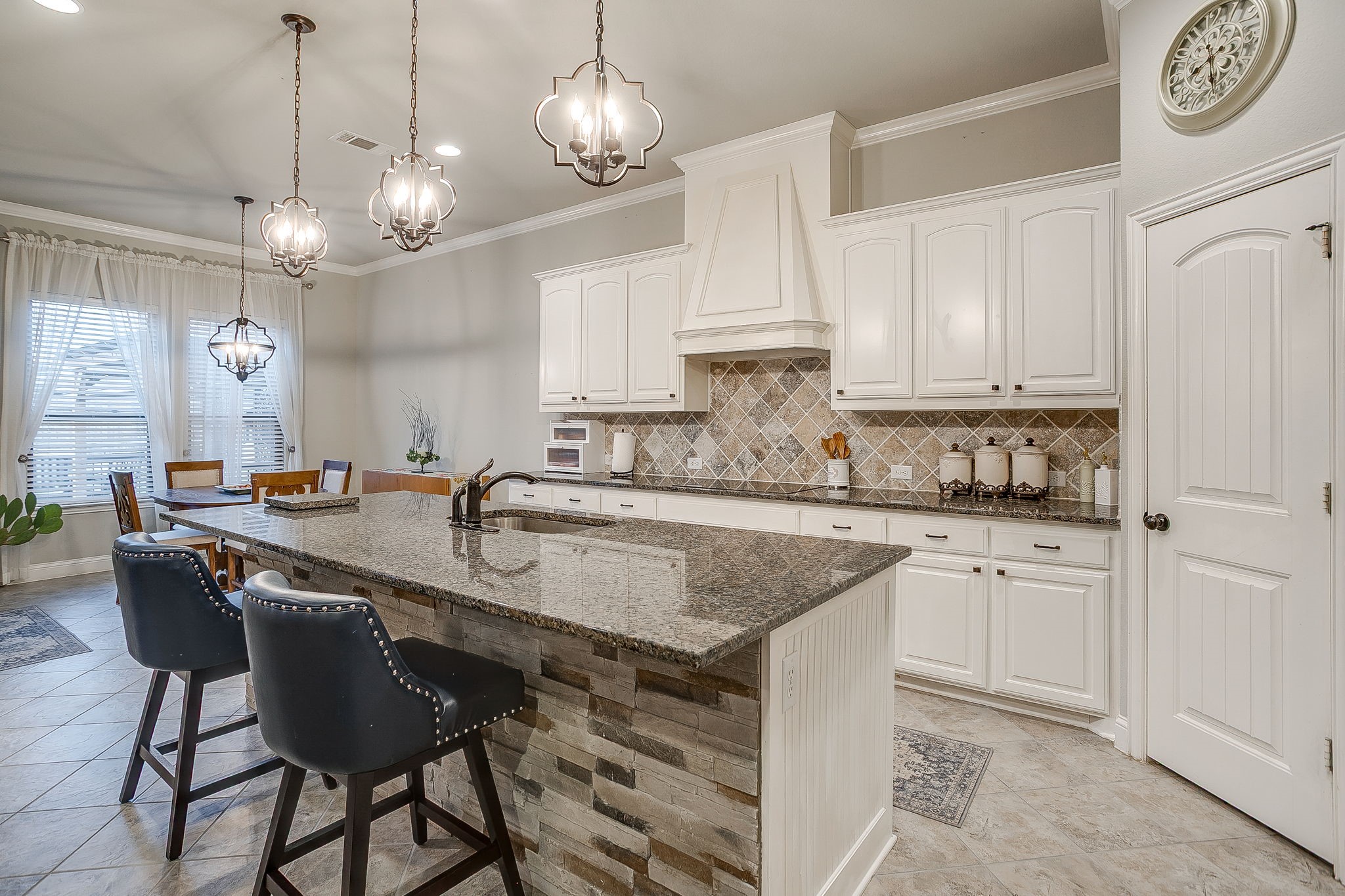 329 Madison Street Burleson TX 76028