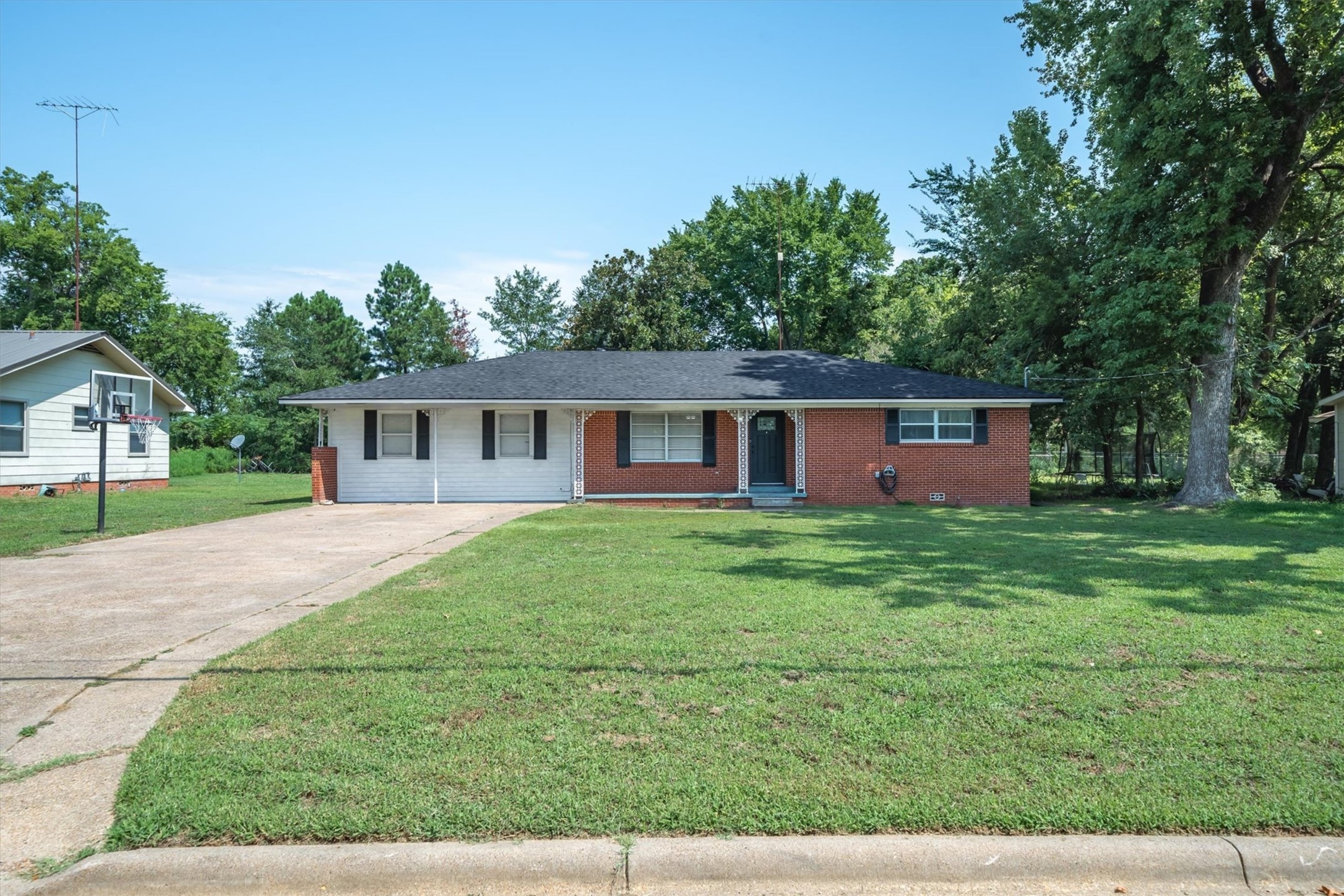 200 W Kansas Street Van TX 75790