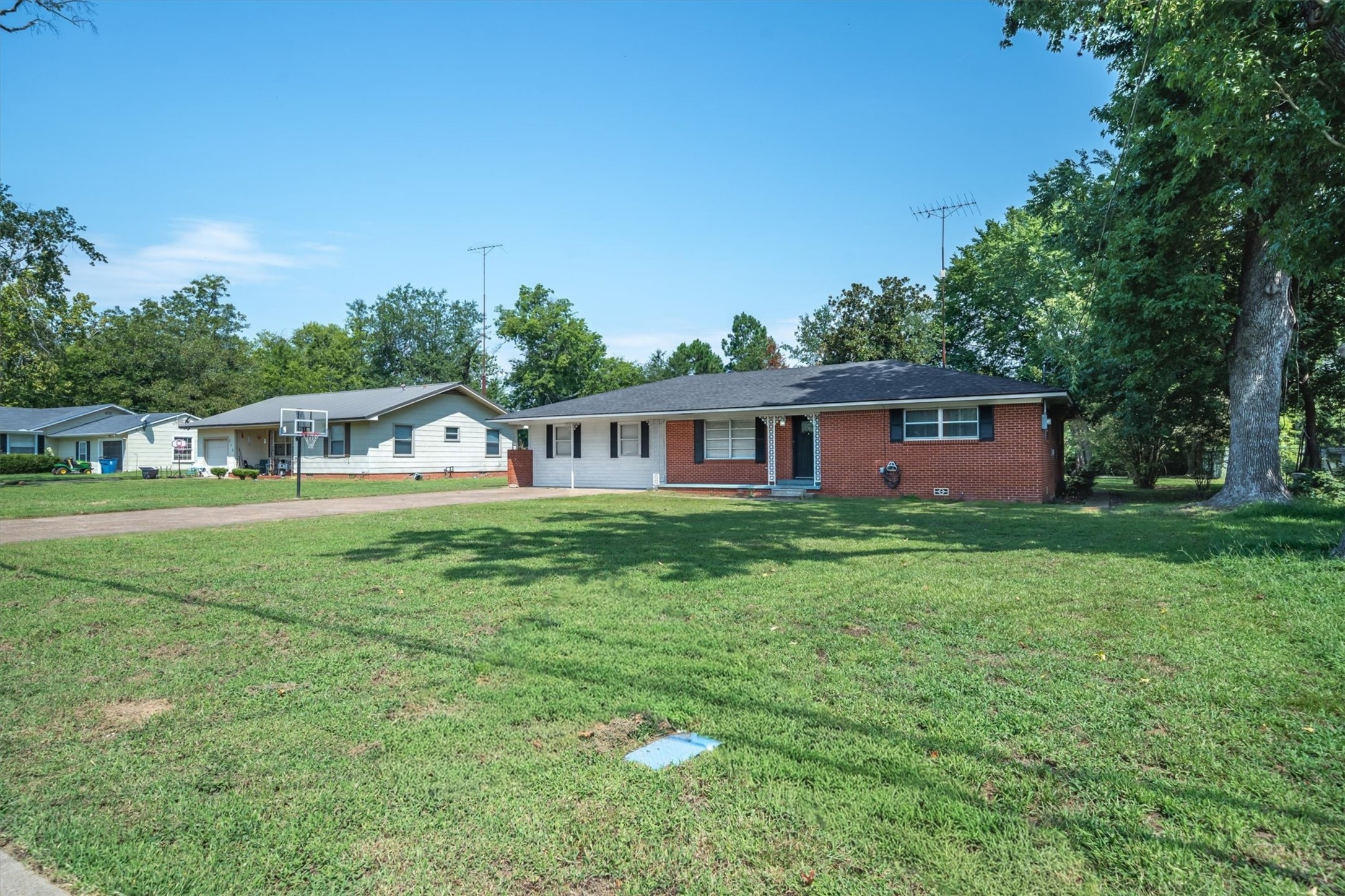 200 W Kansas Street Van TX 75790