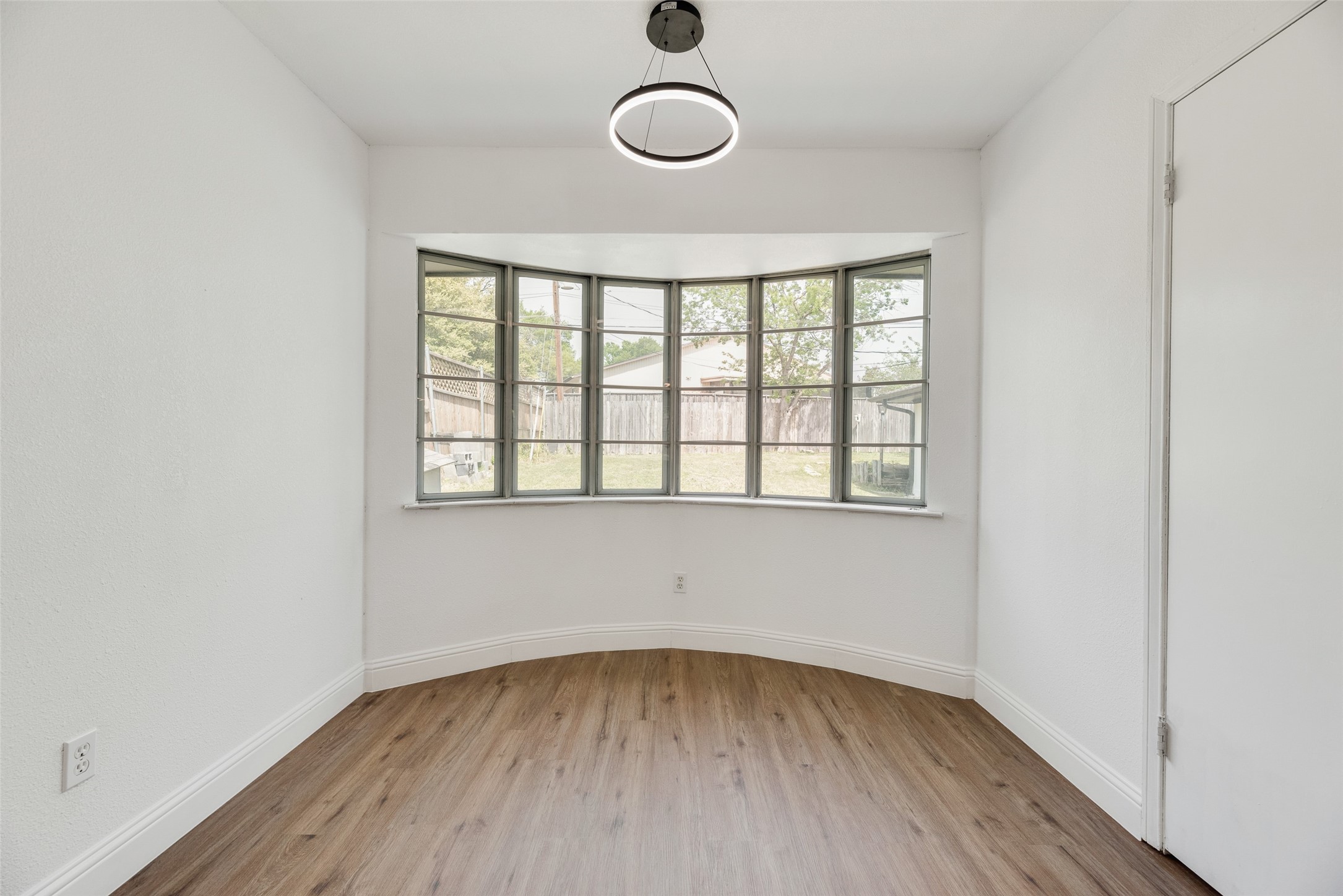 10823 Meadowcliff Lane Dallas TX 75238