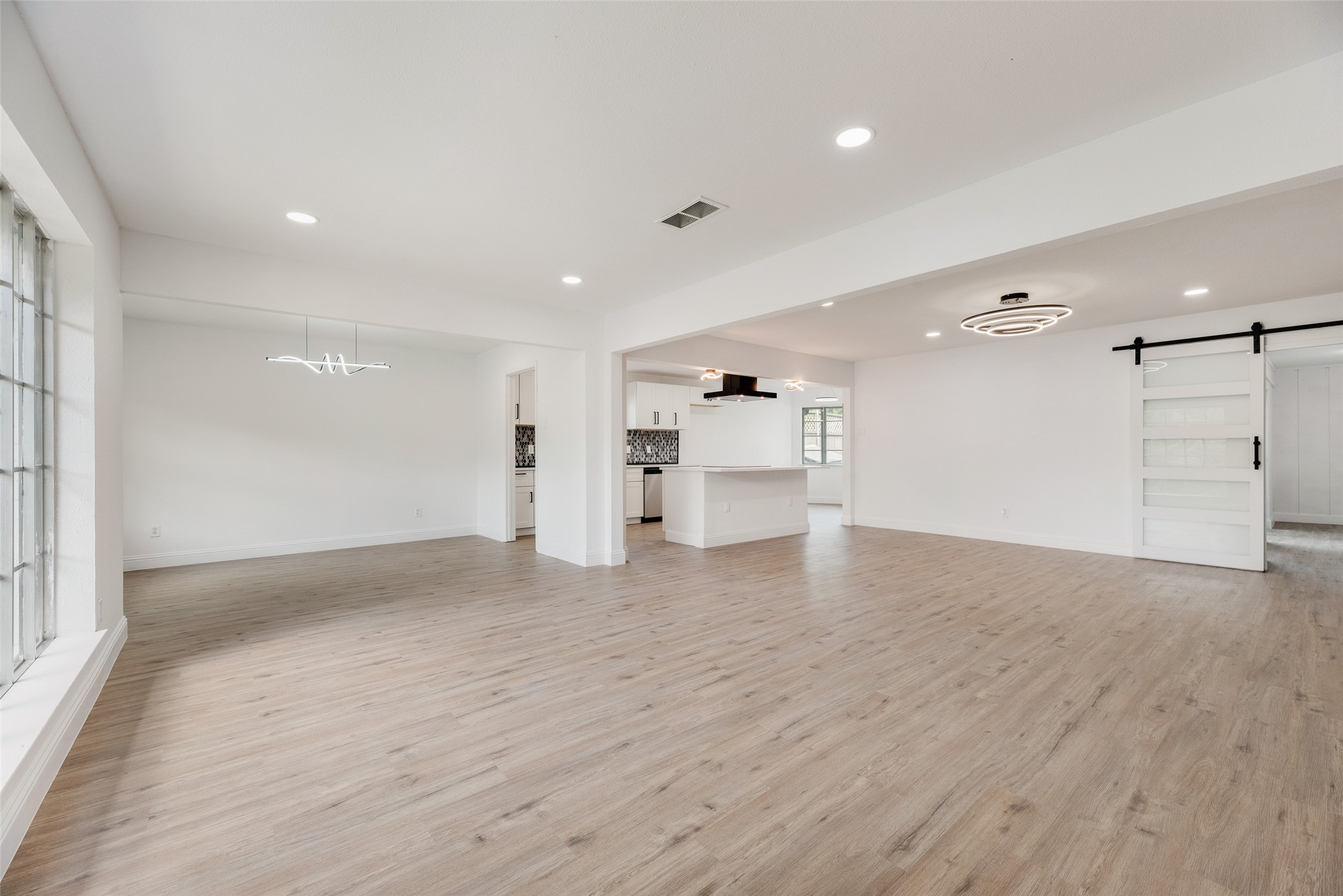 10823 Meadowcliff Lane Dallas TX 75238