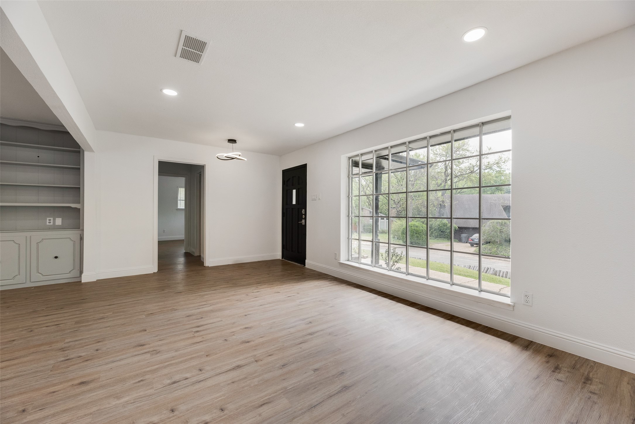 10823 Meadowcliff Lane Dallas TX 75238