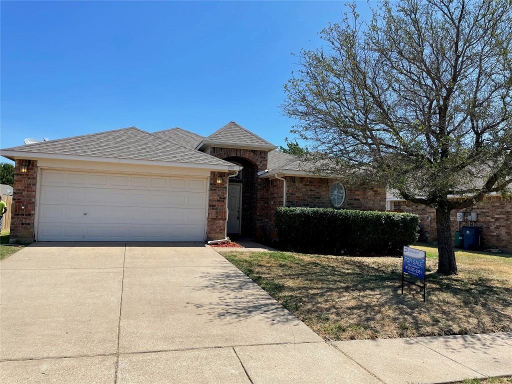 208 Arrowhead Drive Burleson TX 76028
