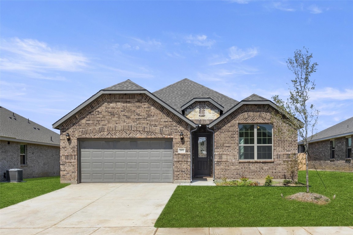 203 Lariat Lane Valley View TX 76272
