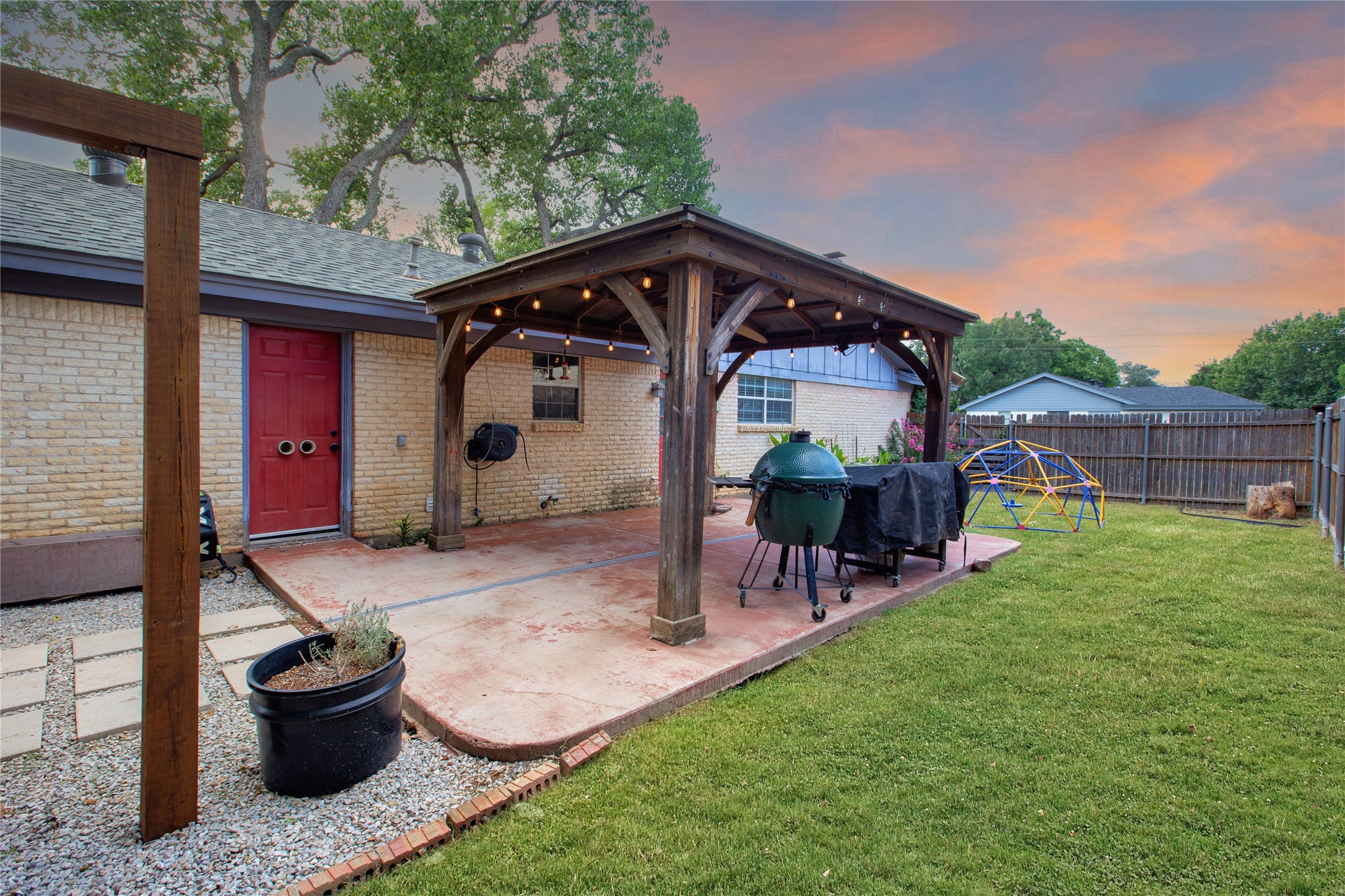 853 Royal Terrace Hurst TX 76053