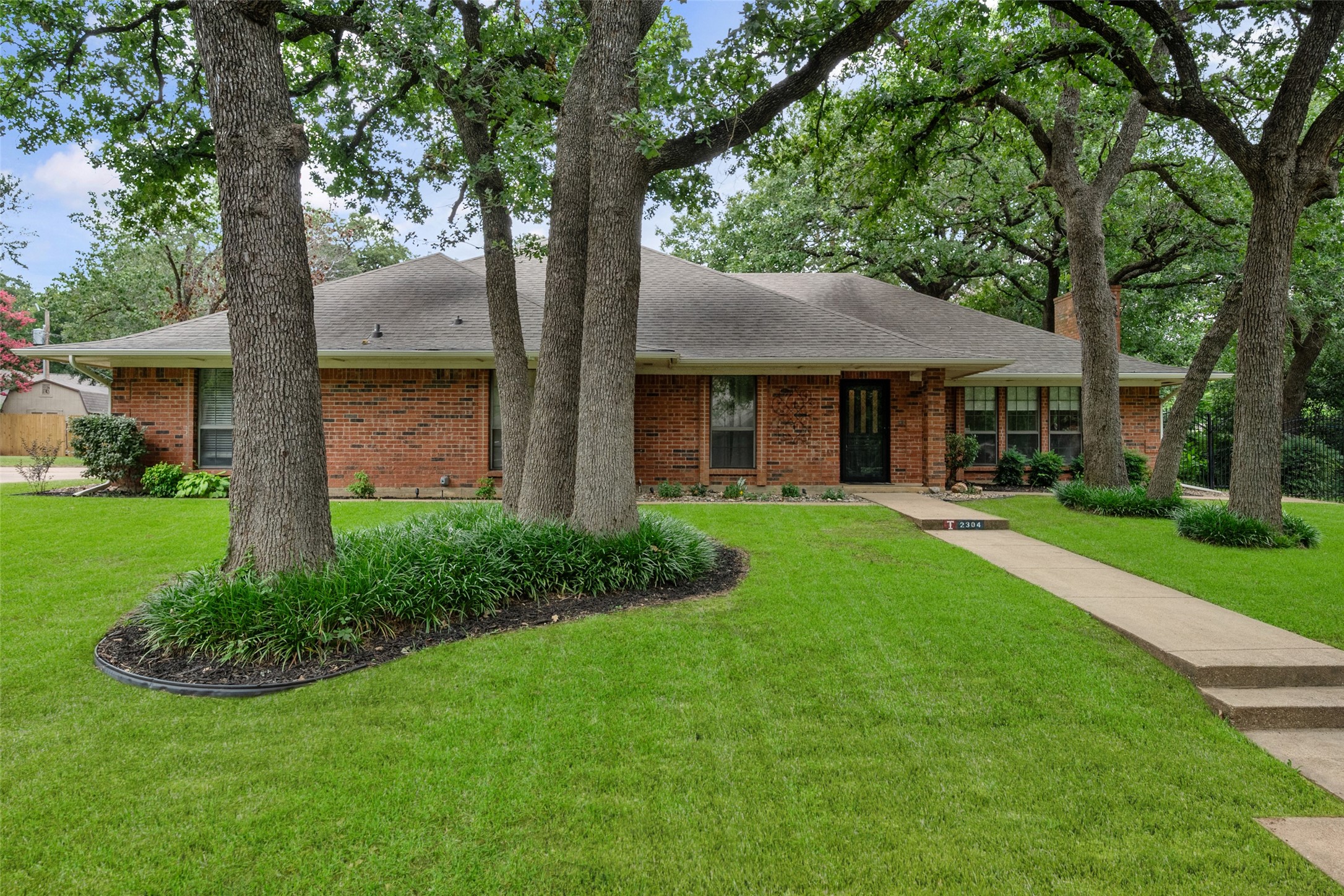 2304 Randy Court Mansfield TX 76063