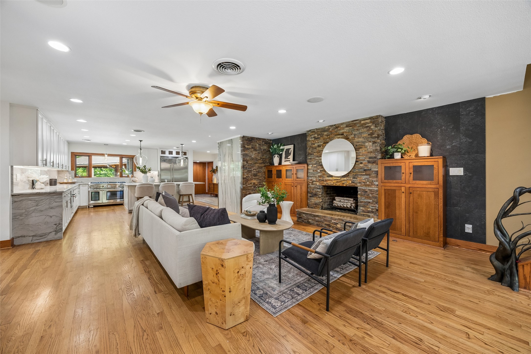 404 W Greenbriar Lane Dallas TX 75208
