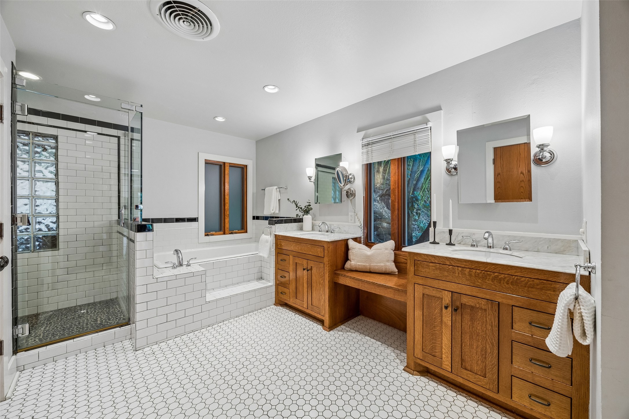 404 W Greenbriar Lane Dallas TX 75208