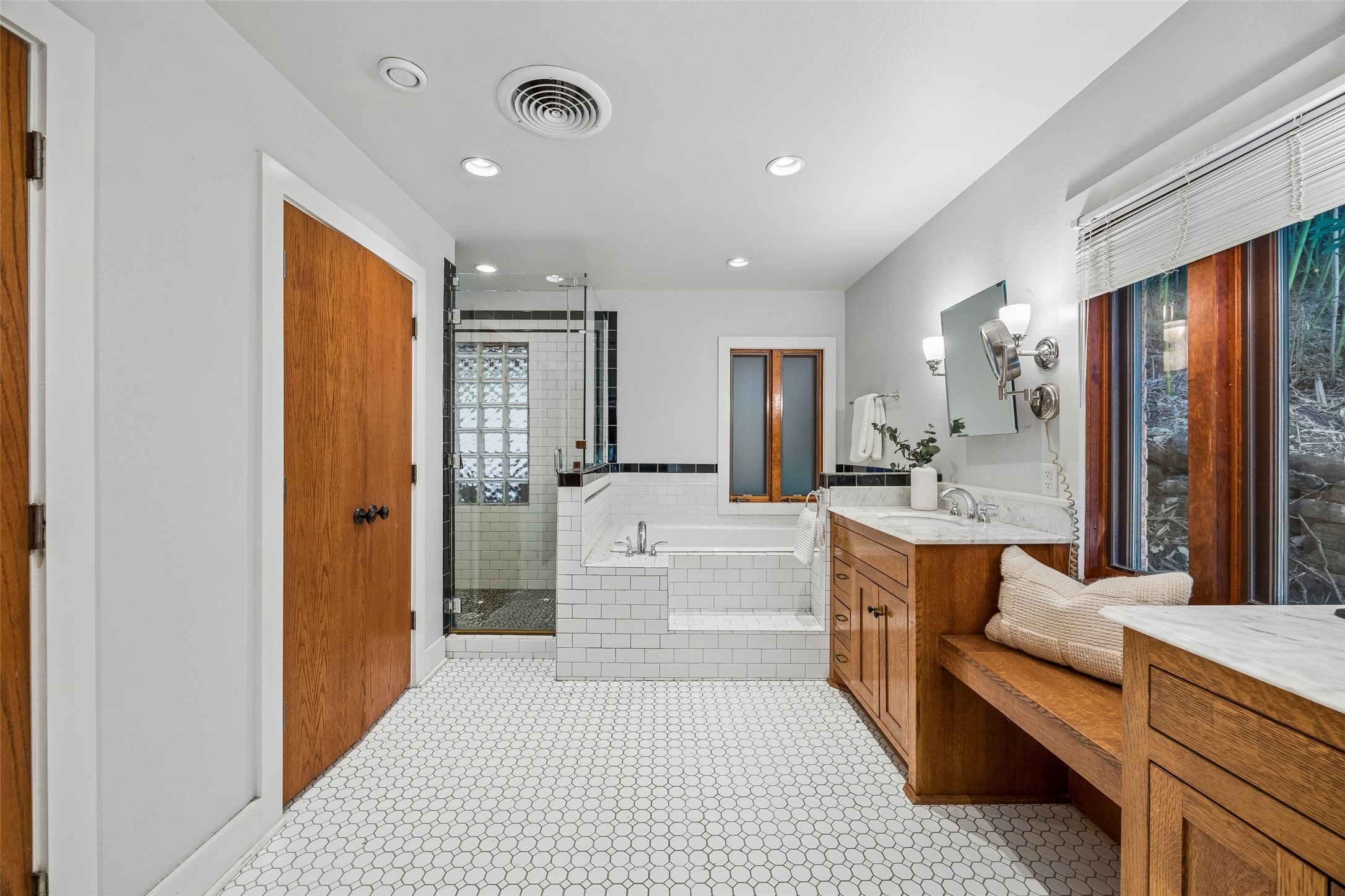 404 W Greenbriar Lane Dallas TX 75208