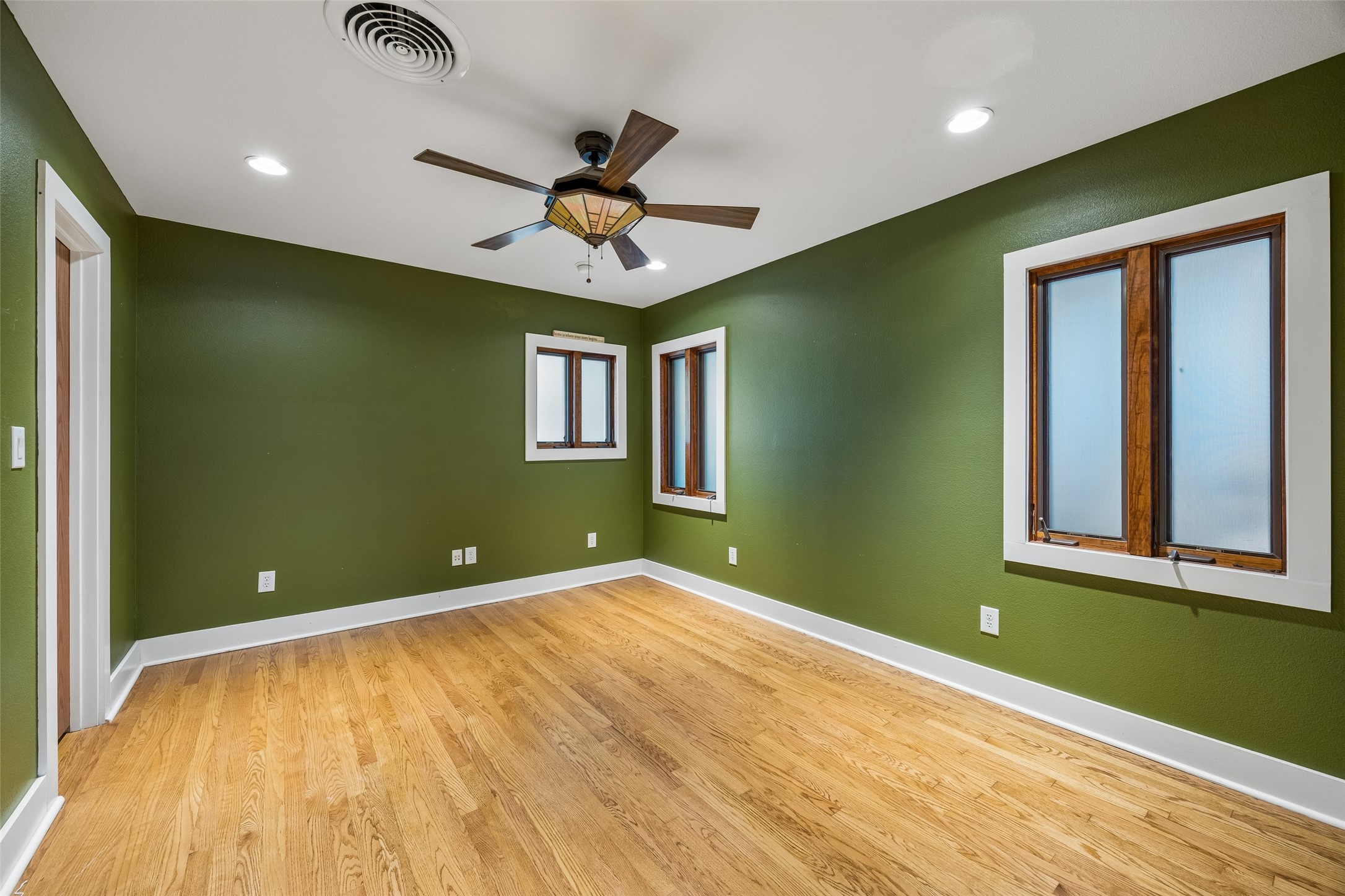 404 W Greenbriar Lane Dallas TX 75208