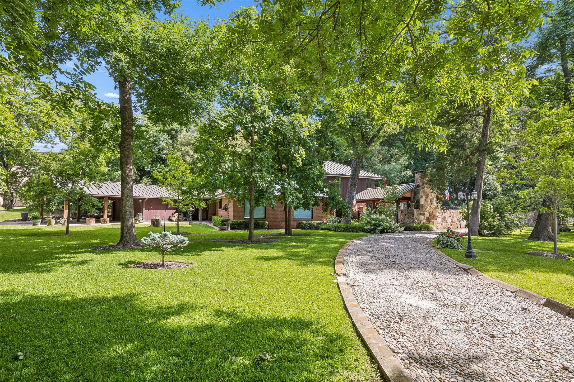 404 W Greenbriar Lane Dallas TX 75208