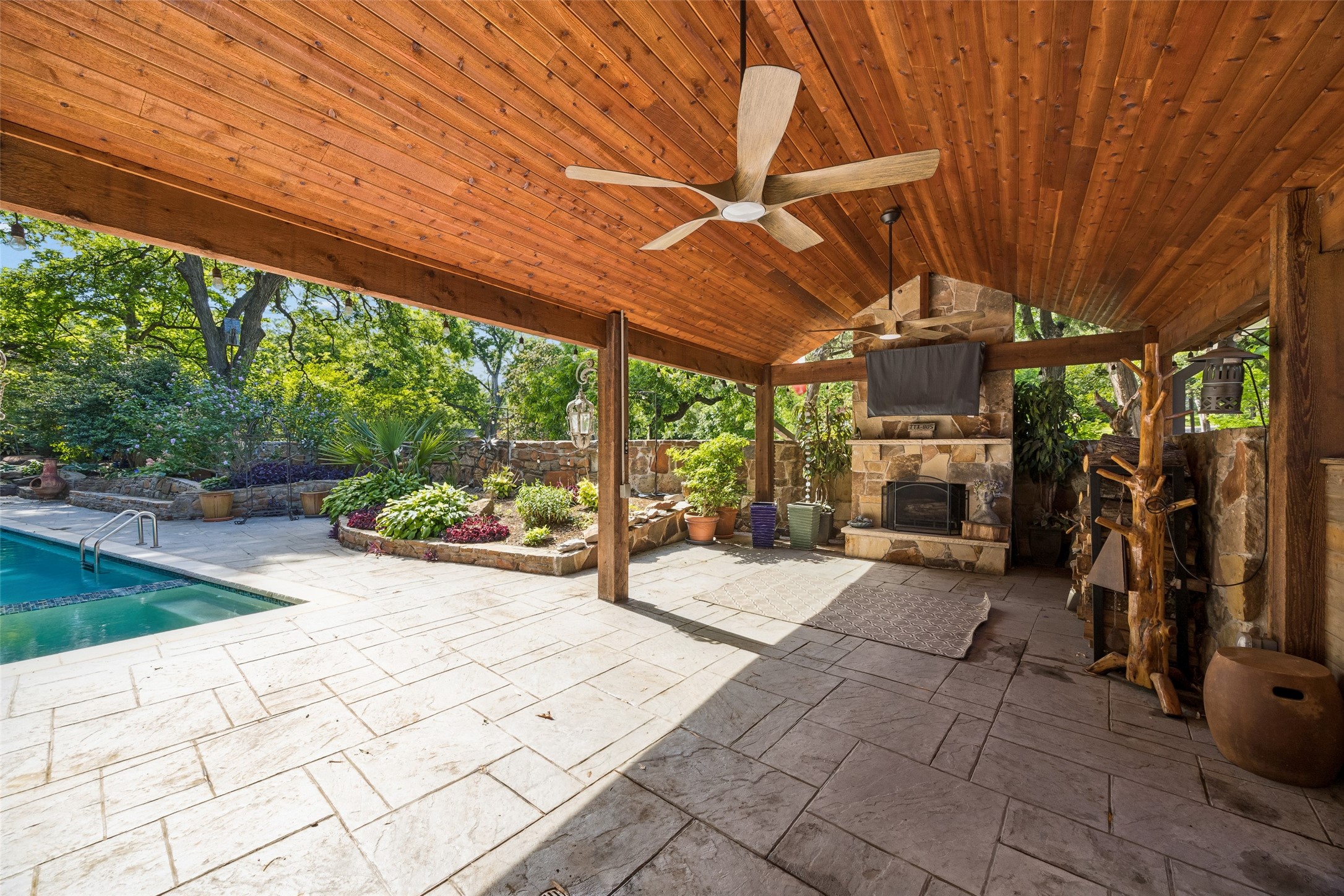 404 W Greenbriar Lane Dallas TX 75208