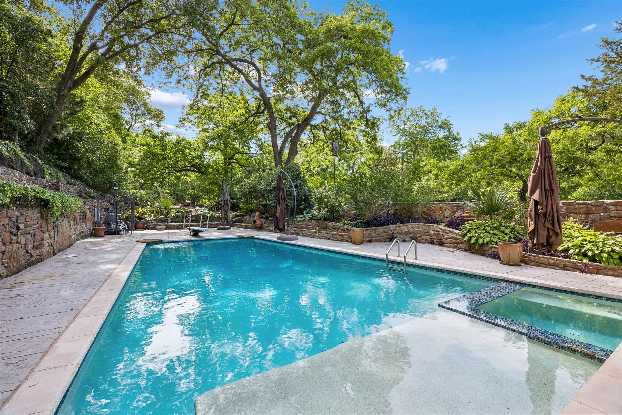 404 W Greenbriar Lane Dallas TX 75208
