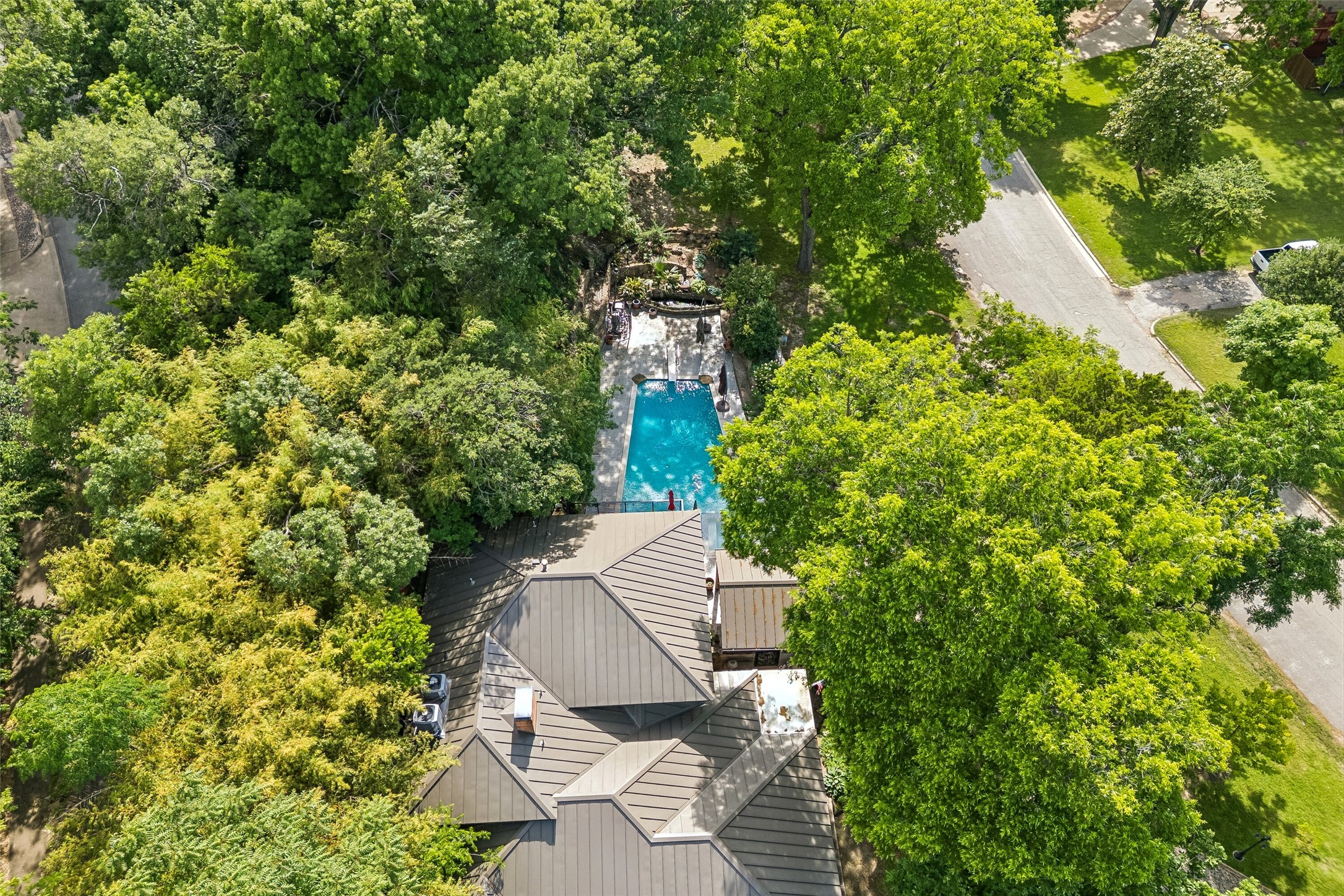 404 W Greenbriar Lane Dallas TX 75208