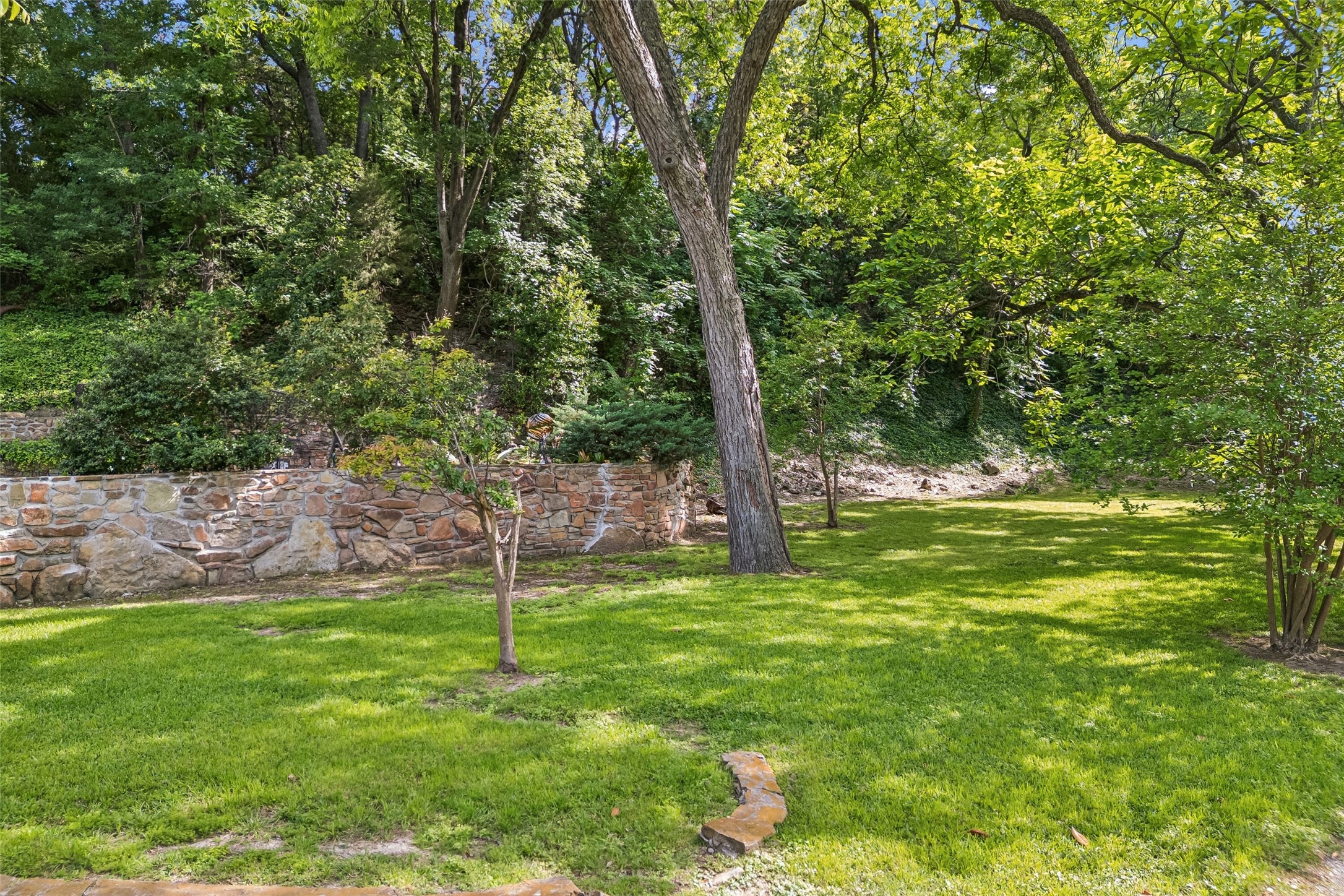 404 W Greenbriar Lane Dallas TX 75208