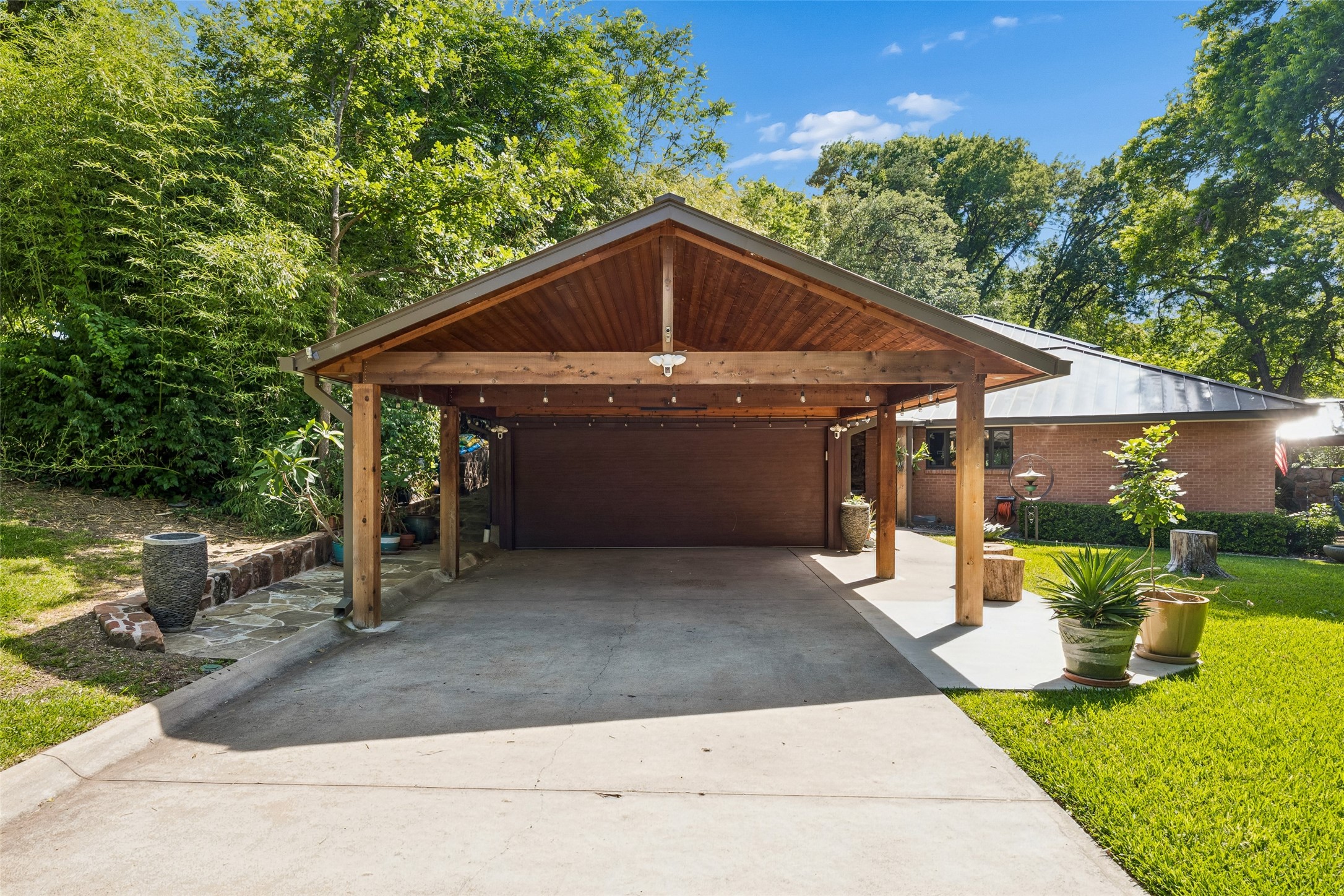 404 W Greenbriar Lane Dallas TX 75208