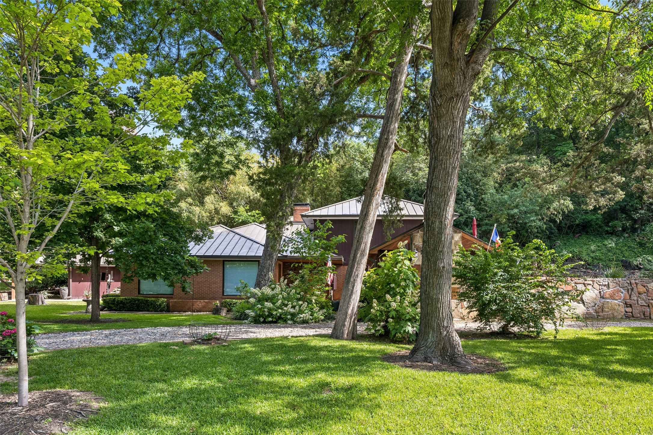 404 W Greenbriar Lane Dallas TX 75208