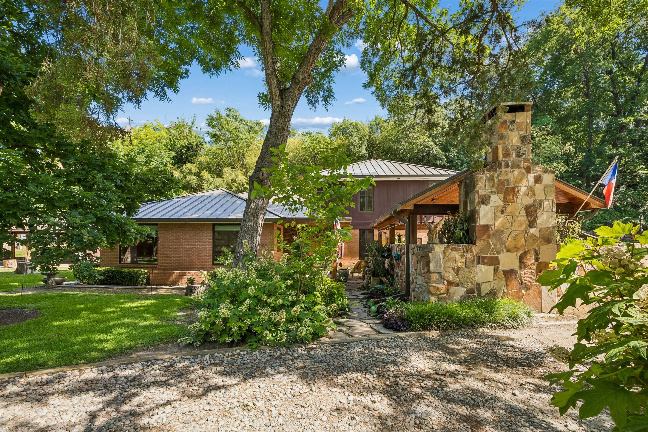 404 W Greenbriar Lane Dallas TX 75208