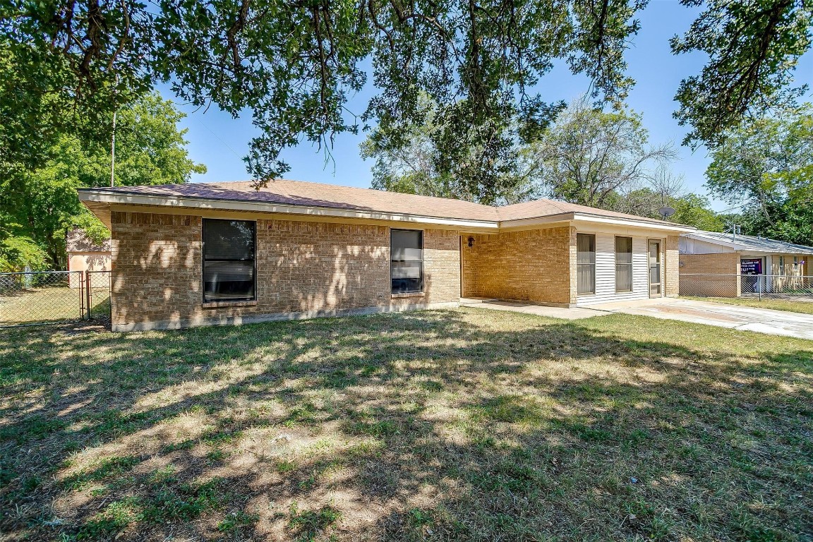 1110 N Elm Street Weatherford TX 76086