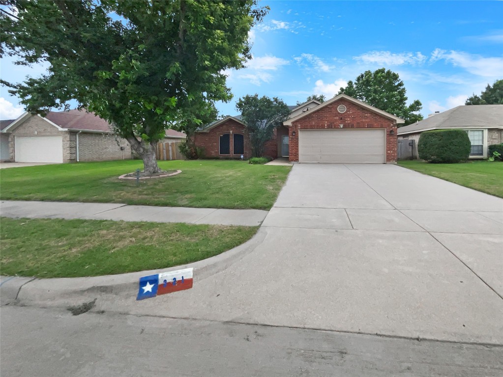 321 Helmsford Trail Saginaw TX 76179