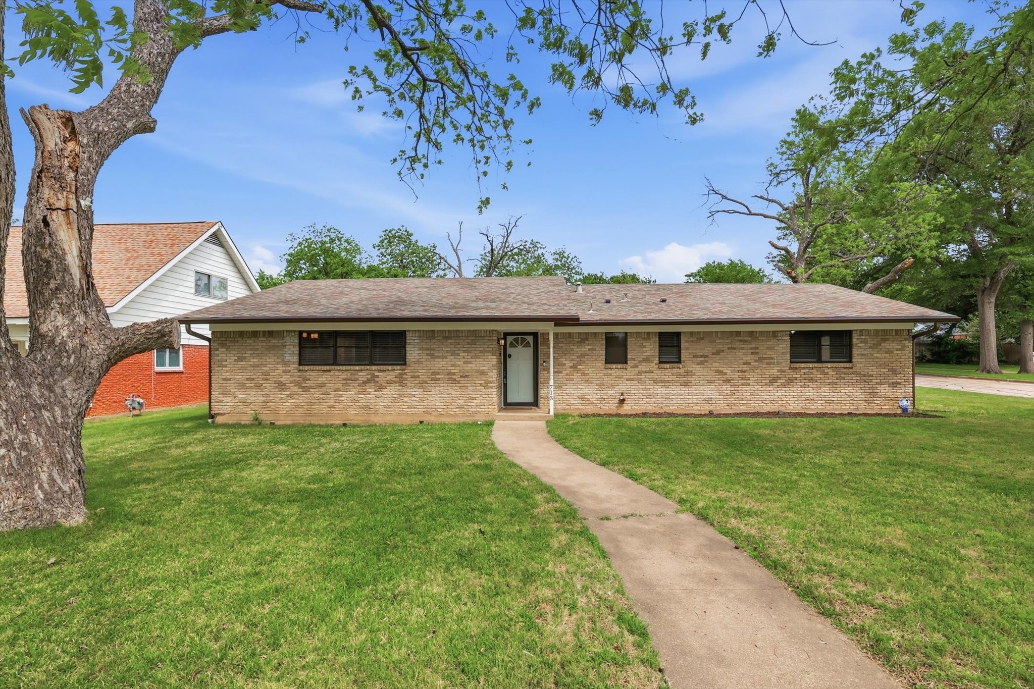 713 Waggoner Drive Arlington TX 76013