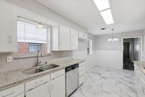 713 Waggoner Drive Arlington TX 76013