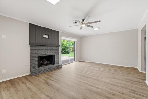 713 Waggoner Drive Arlington TX 76013