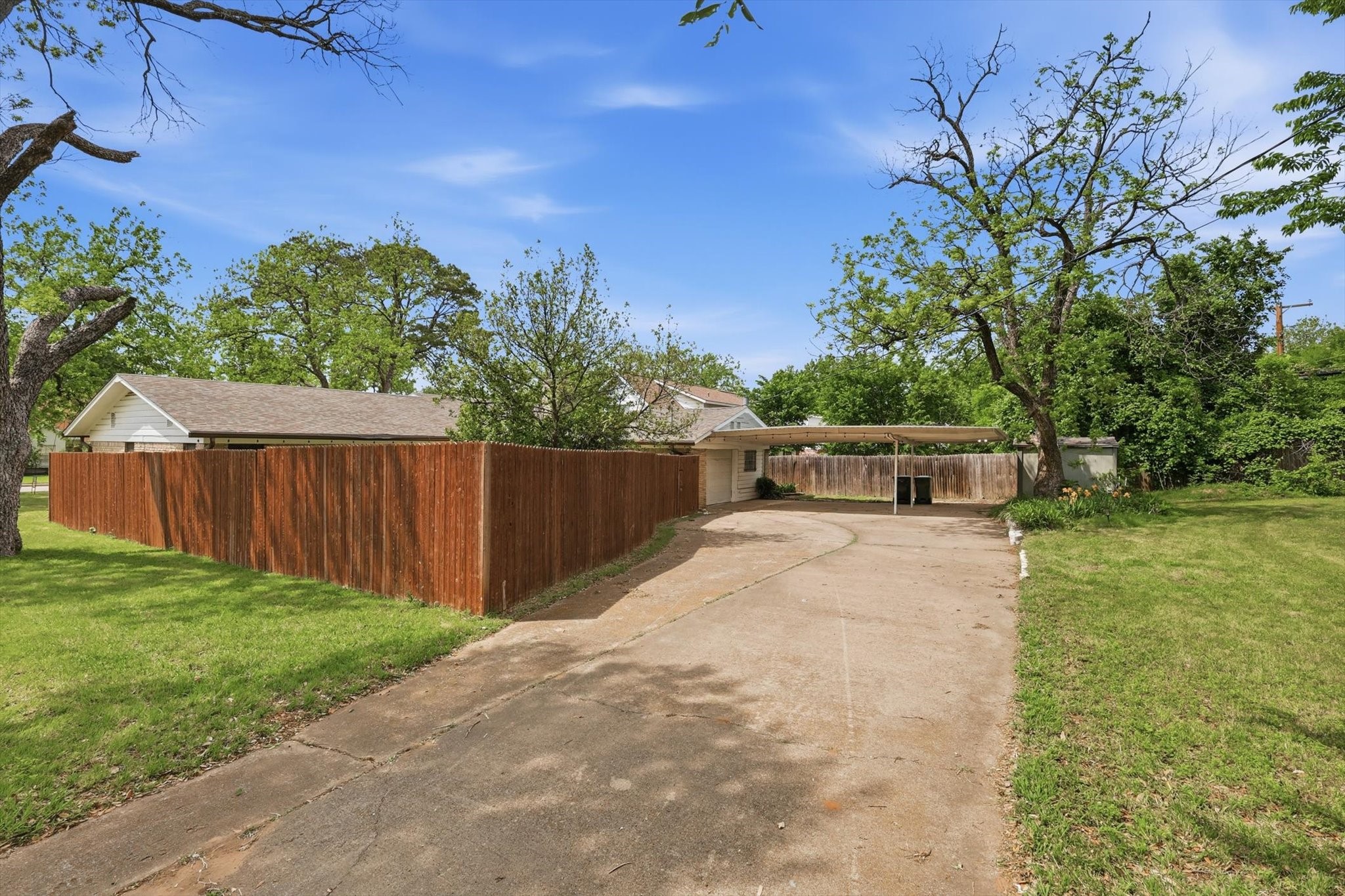 713 Waggoner Drive Arlington TX 76013