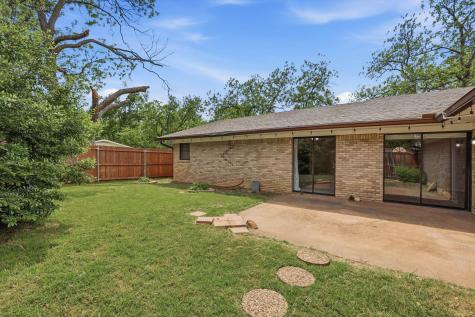 713 Waggoner Drive Arlington TX 76013