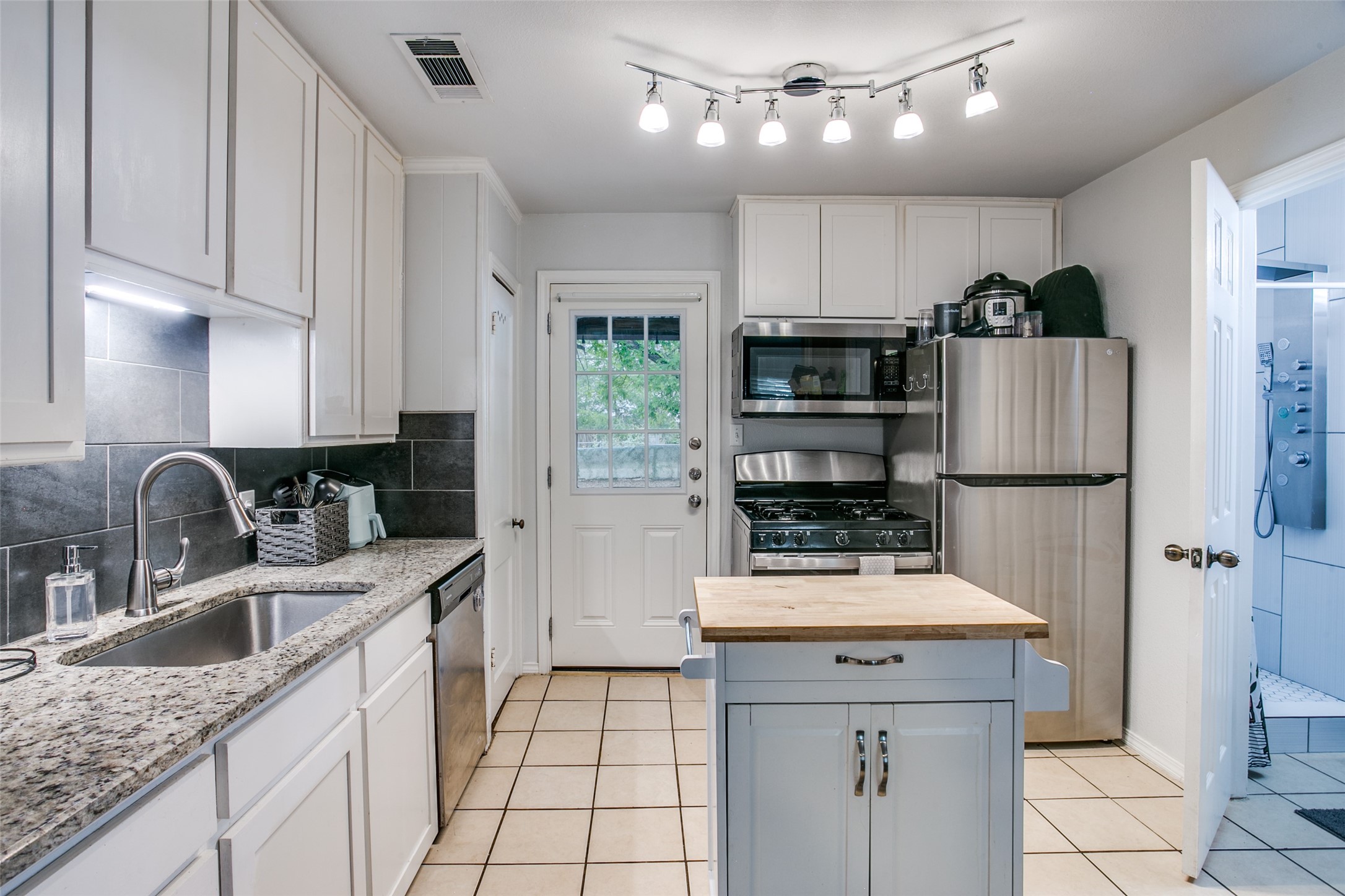 3244 Sandage Avenue Fort Worth TX 76109