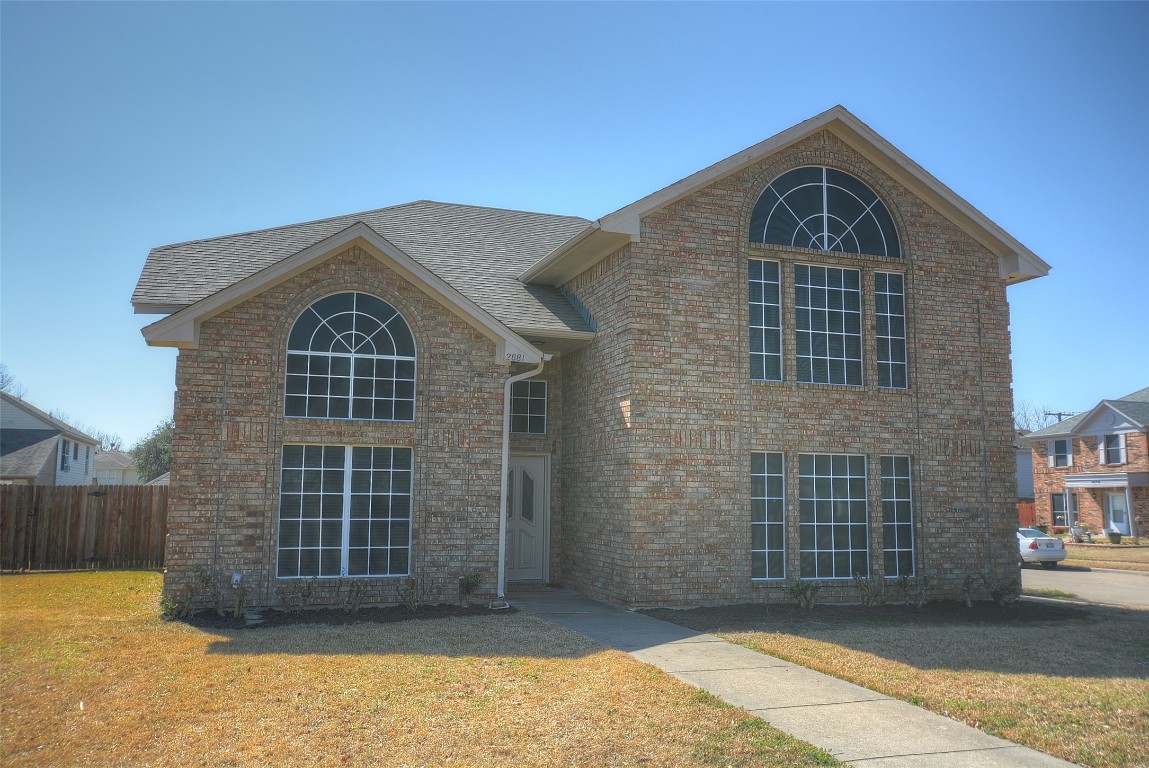 2881 Briar Hill Drive Grand Prairie TX 75052