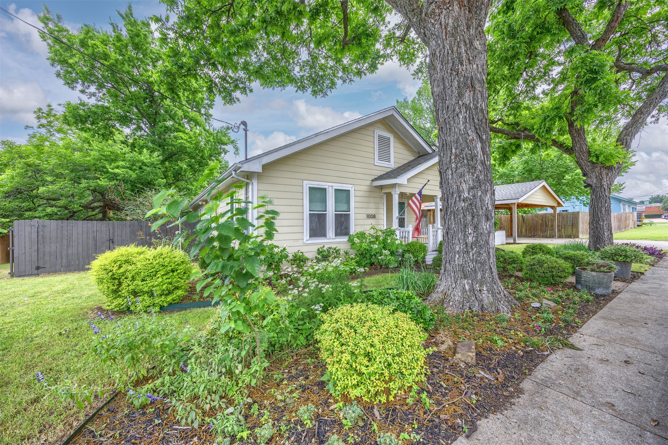 1008 Sherman Street Mckinney TX 75069