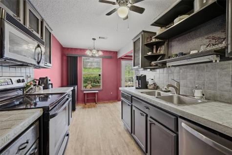 1708 Creekside Avenue Sherman TX 75092