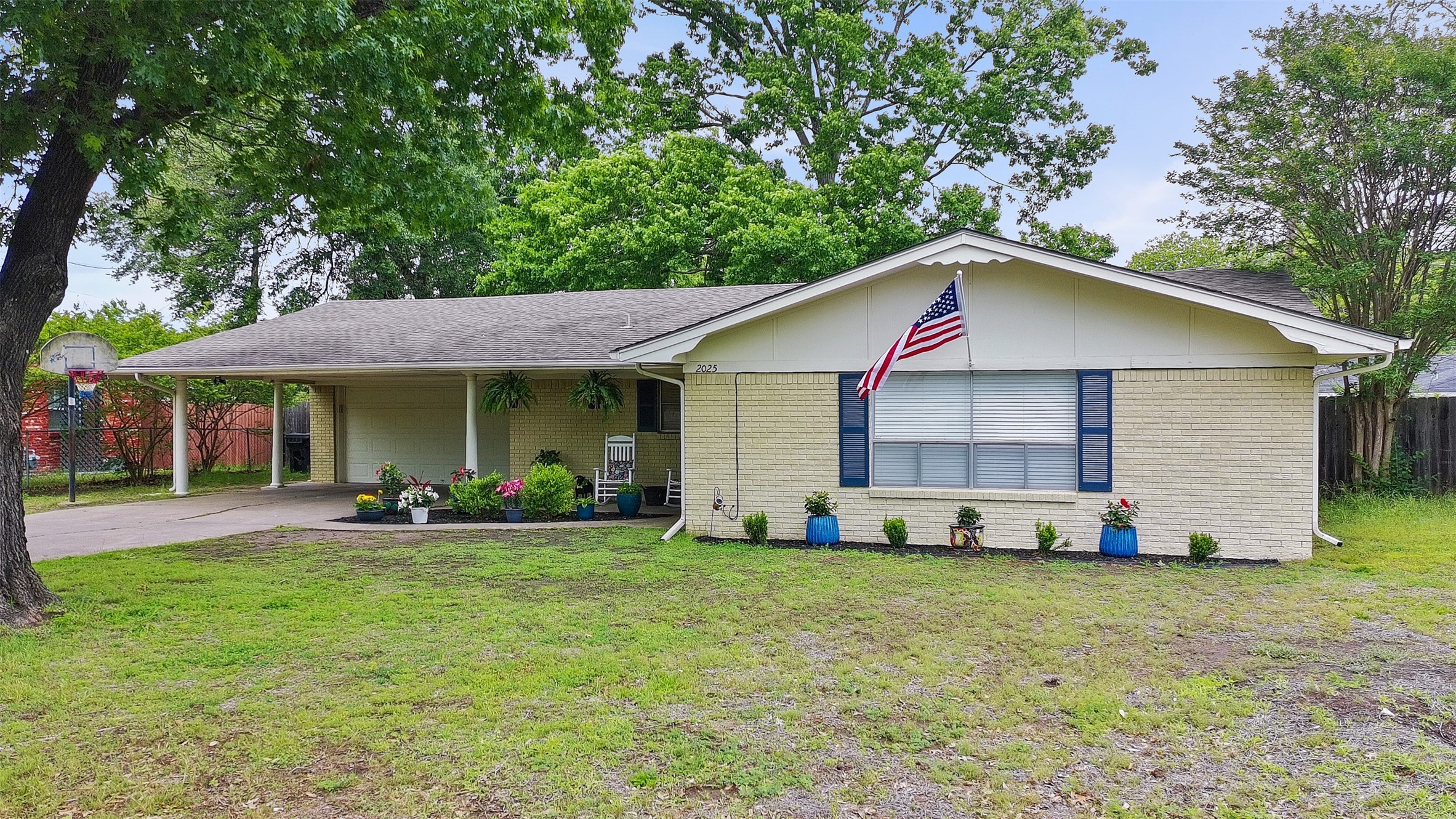 2025 W Belclaire Circle Corsicana TX 75110