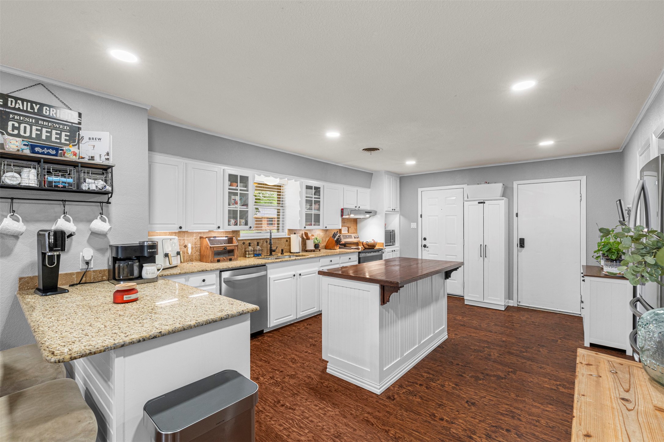 2025 W Belclaire Circle Corsicana TX 75110