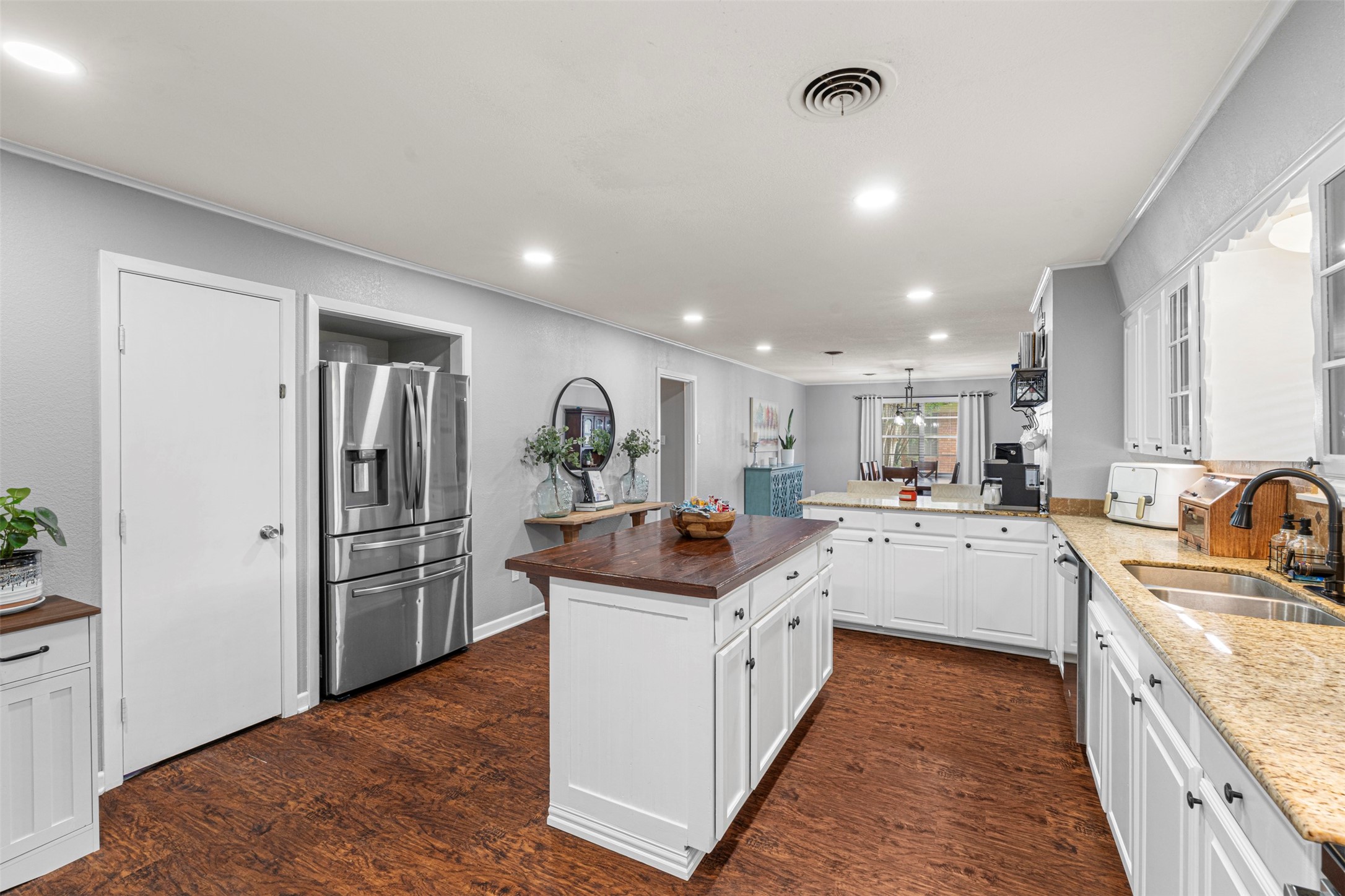 2025 W Belclaire Circle Corsicana TX 75110