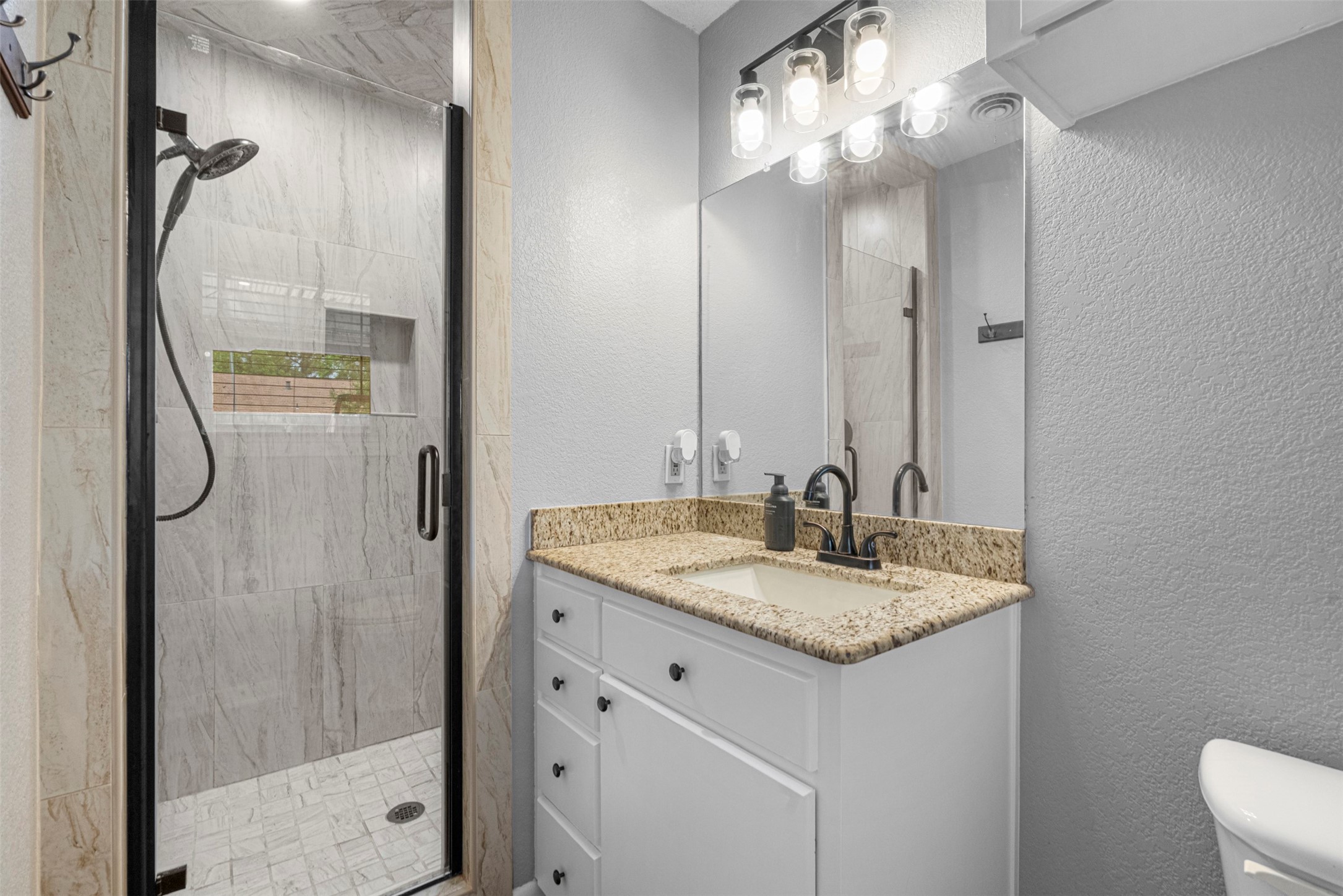 2025 W Belclaire Circle Corsicana TX 75110