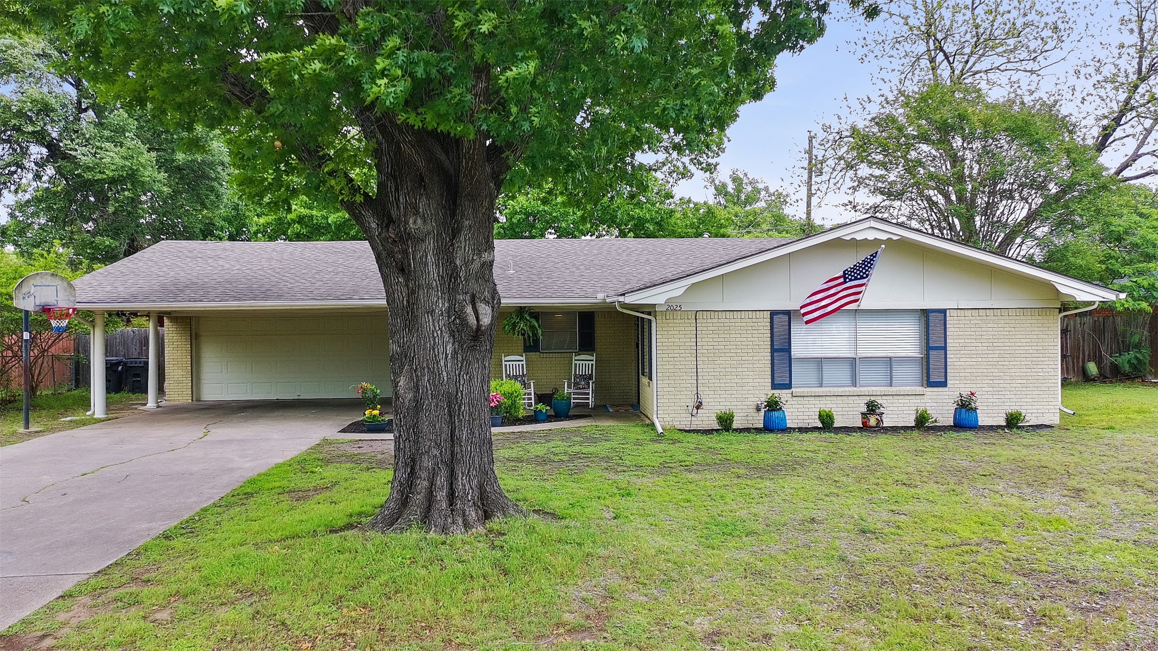 2025 W Belclaire Circle Corsicana TX 75110