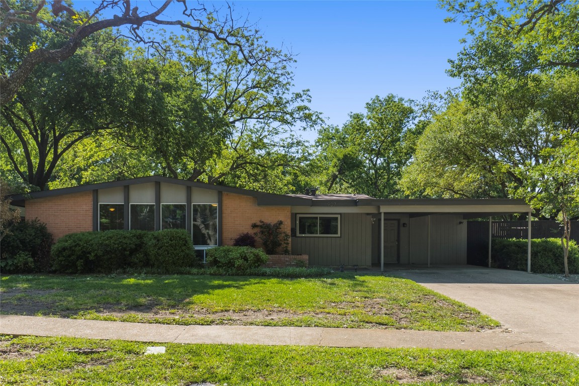 907 Tipperary Drive Dallas TX 75218