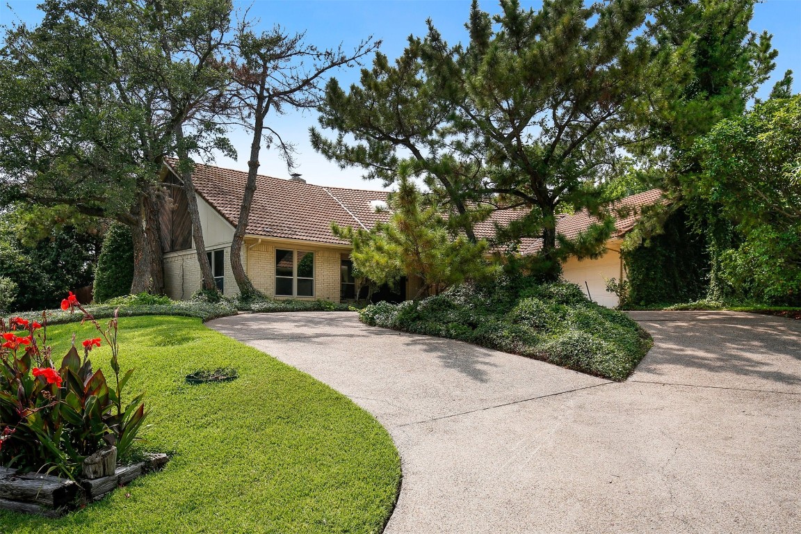305 Chandler Lake Court Fort Worth TX 76103