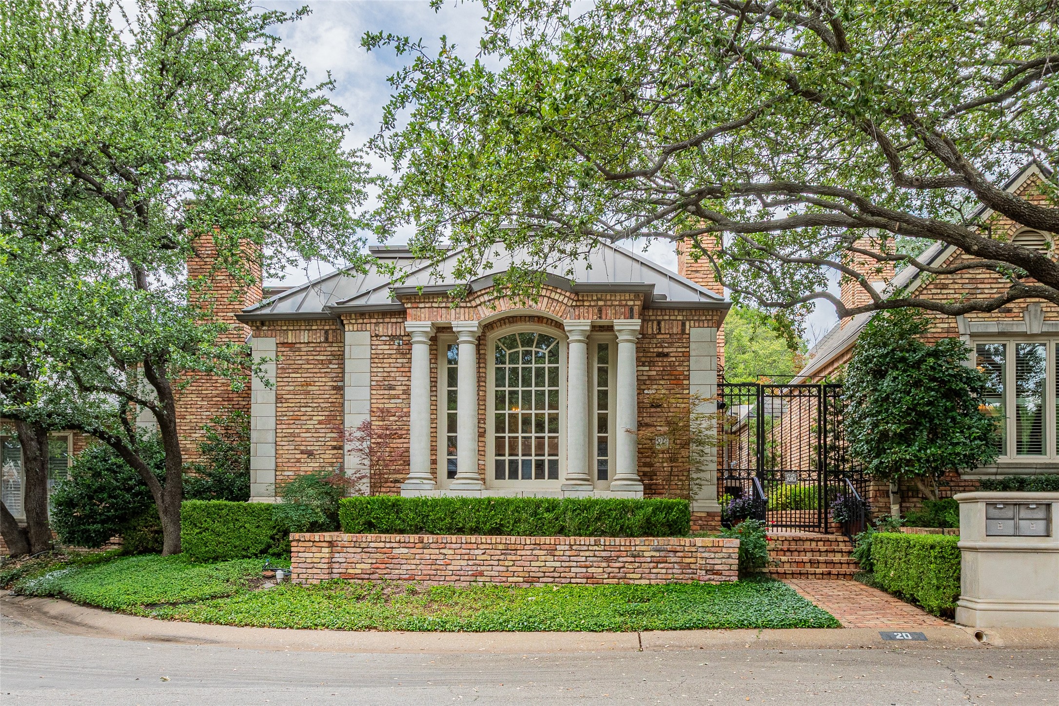 20 Stonecourt Circle Dallas TX 75225