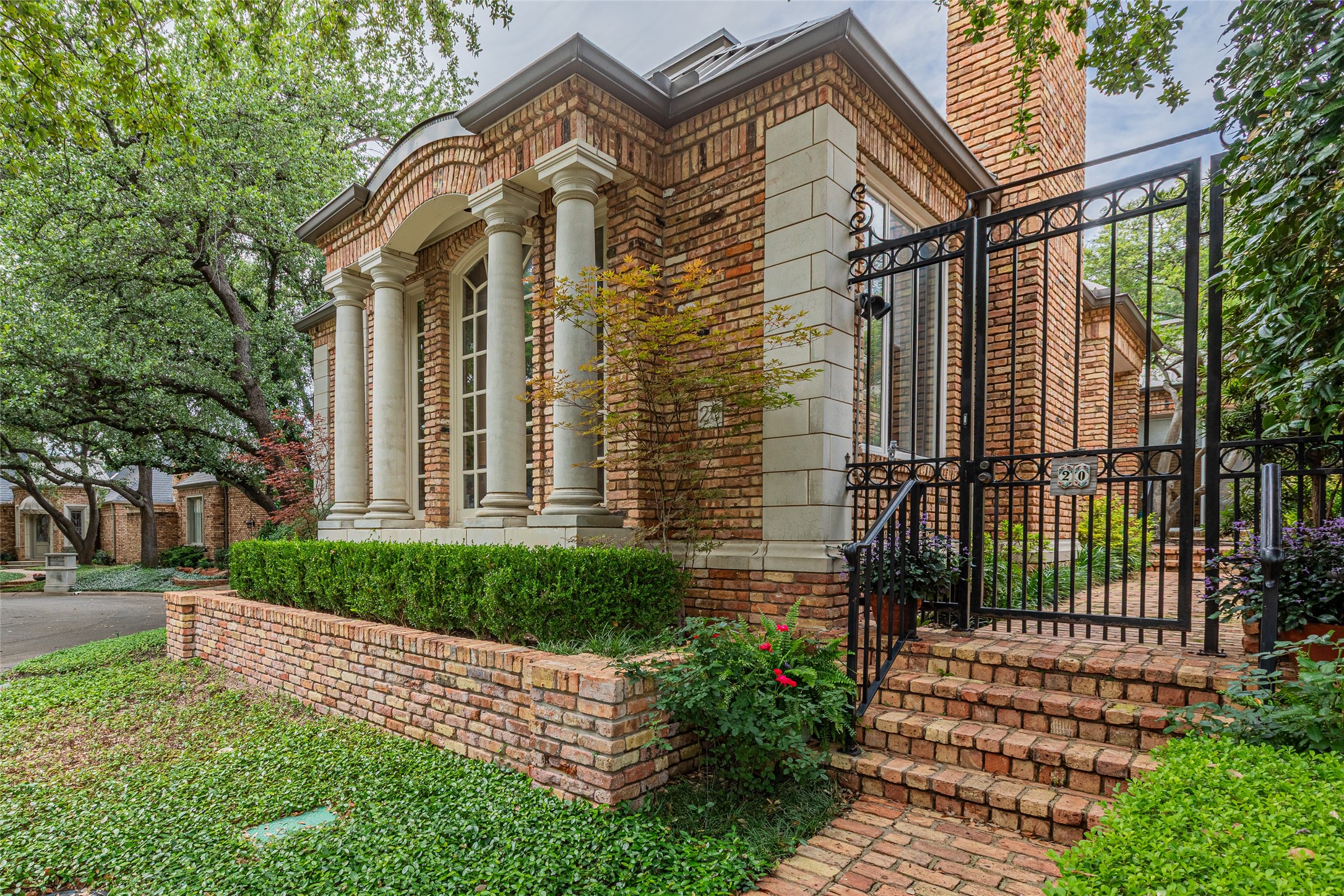 20 Stonecourt Circle Dallas TX 75225