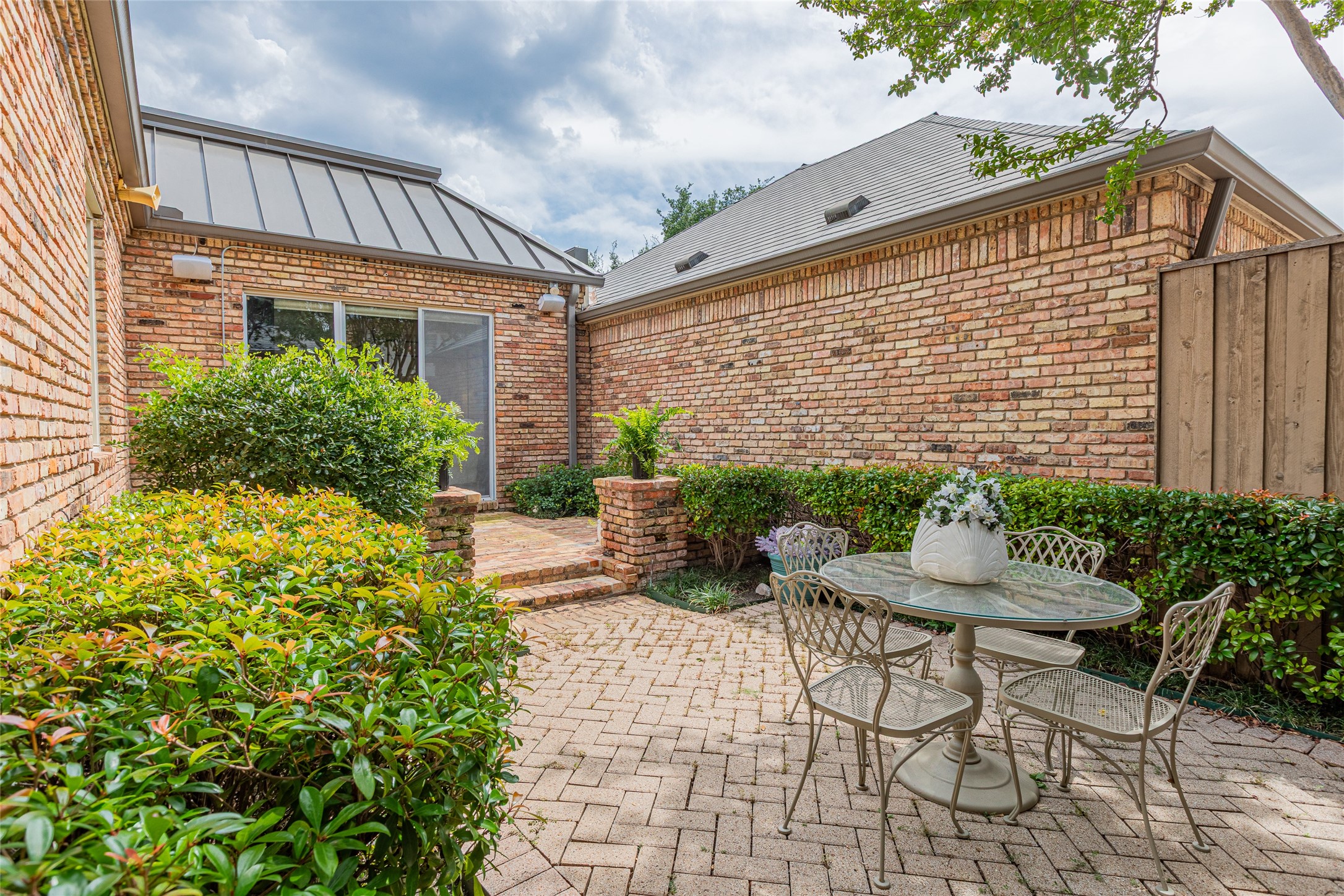20 Stonecourt Circle Dallas TX 75225