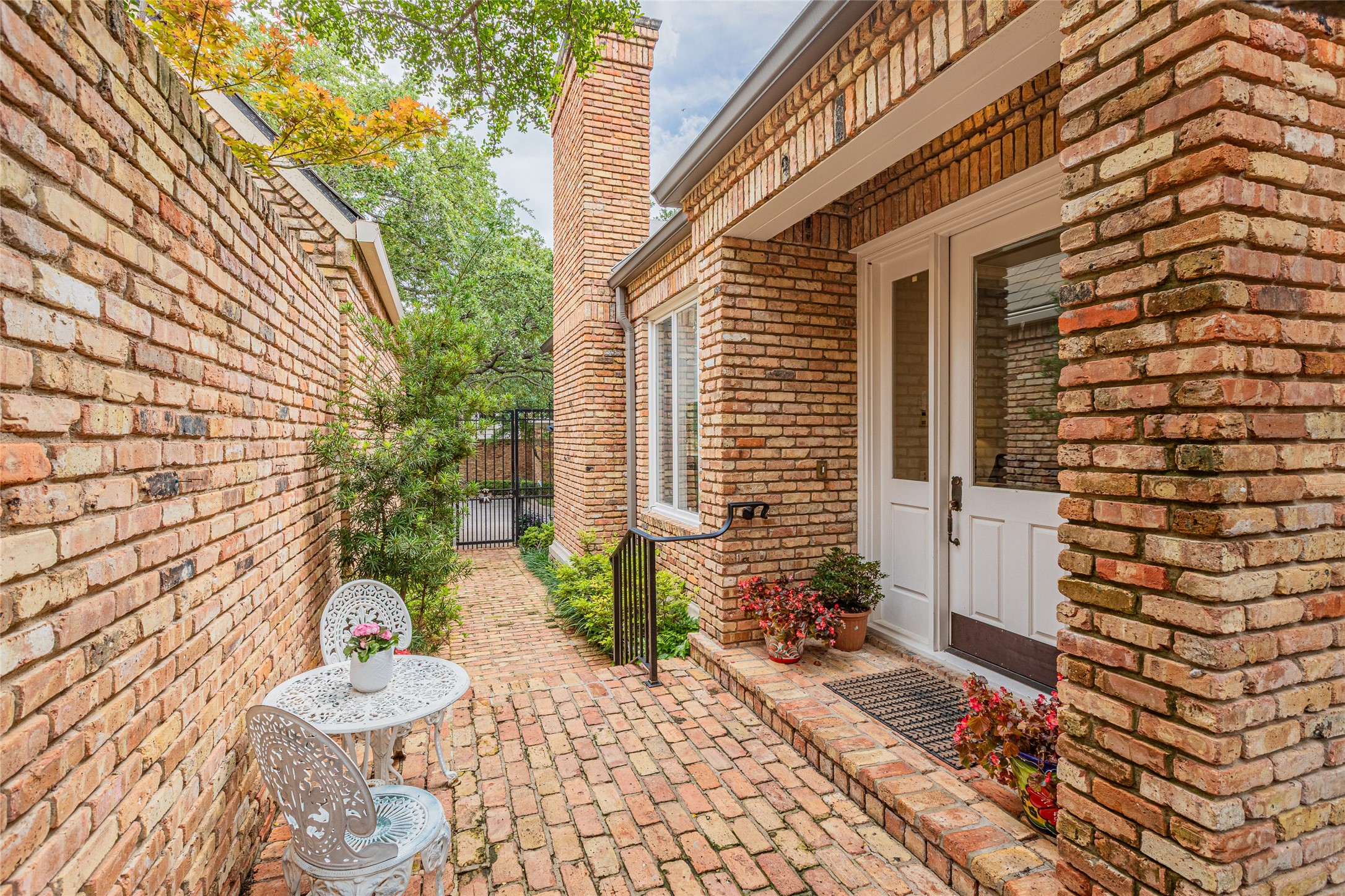 20 Stonecourt Circle Dallas TX 75225